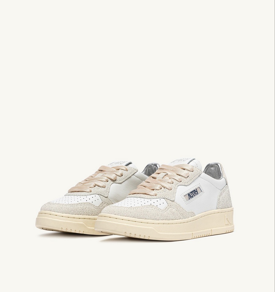 AUTRY ACTION SHOES Medalist Low Sneaker in White/Taupe/Glitter