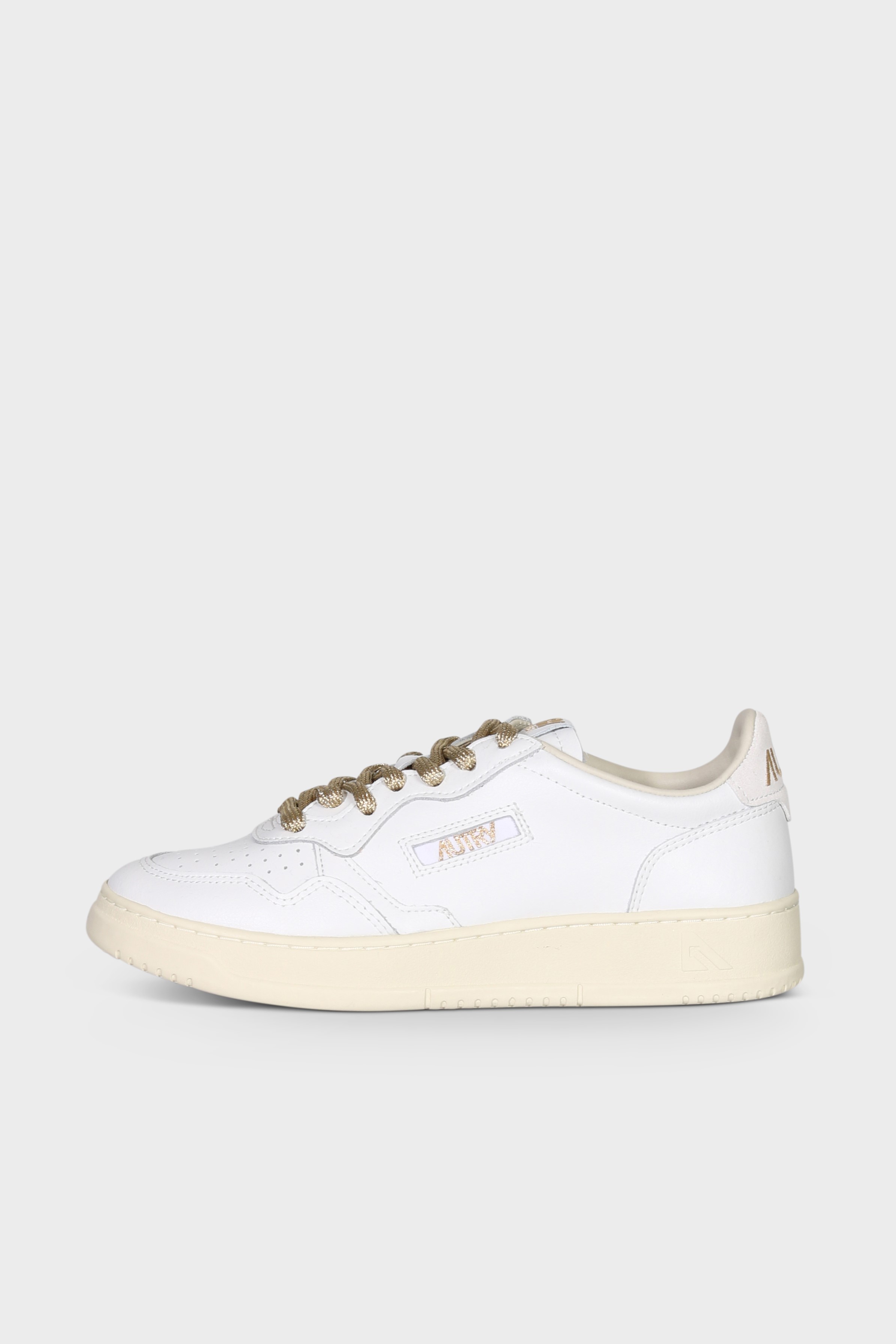 AUTRY ACTION SHOES Medalist Low Sneaker in White/Gold