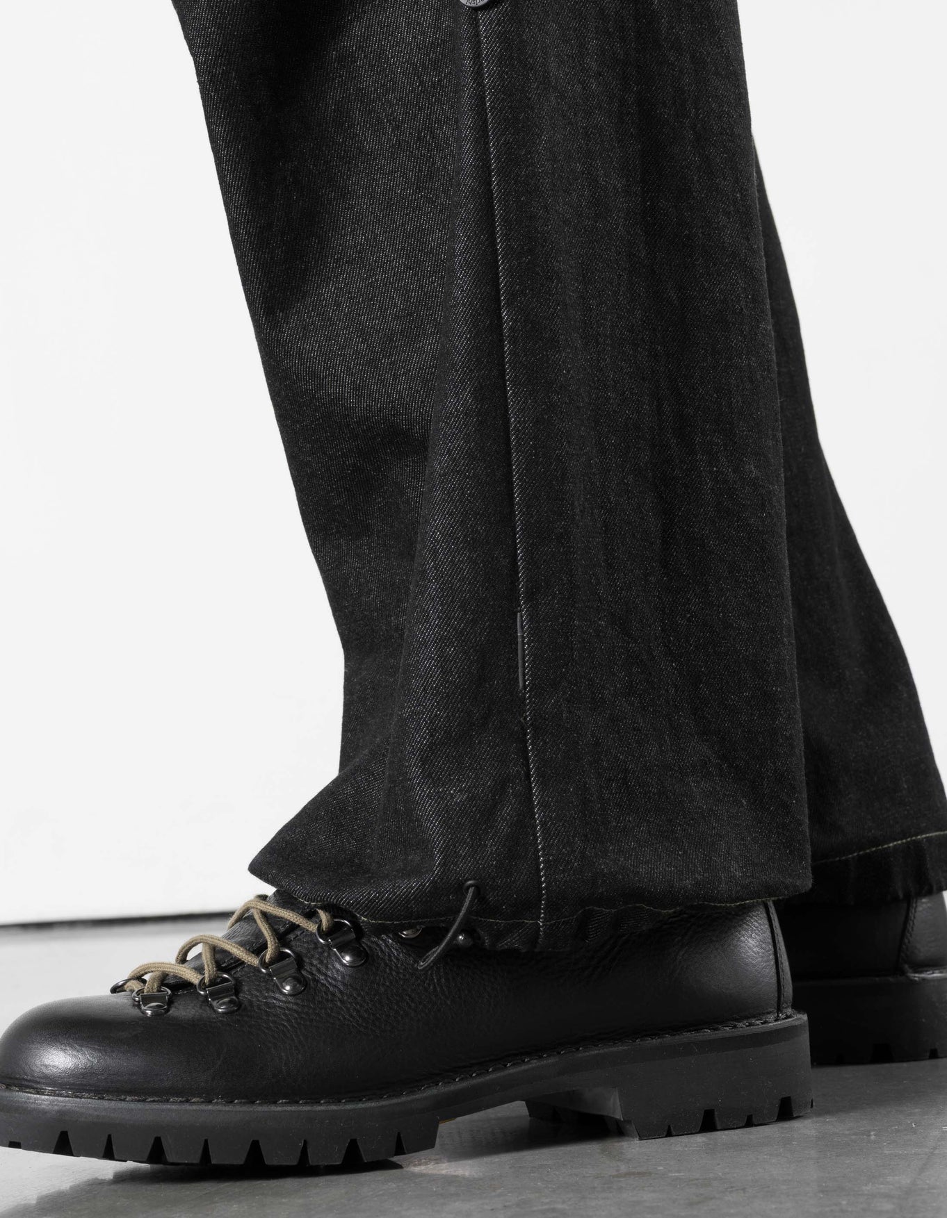 MAHARISHI 7700 Light Denim Loose Snopants® in Black