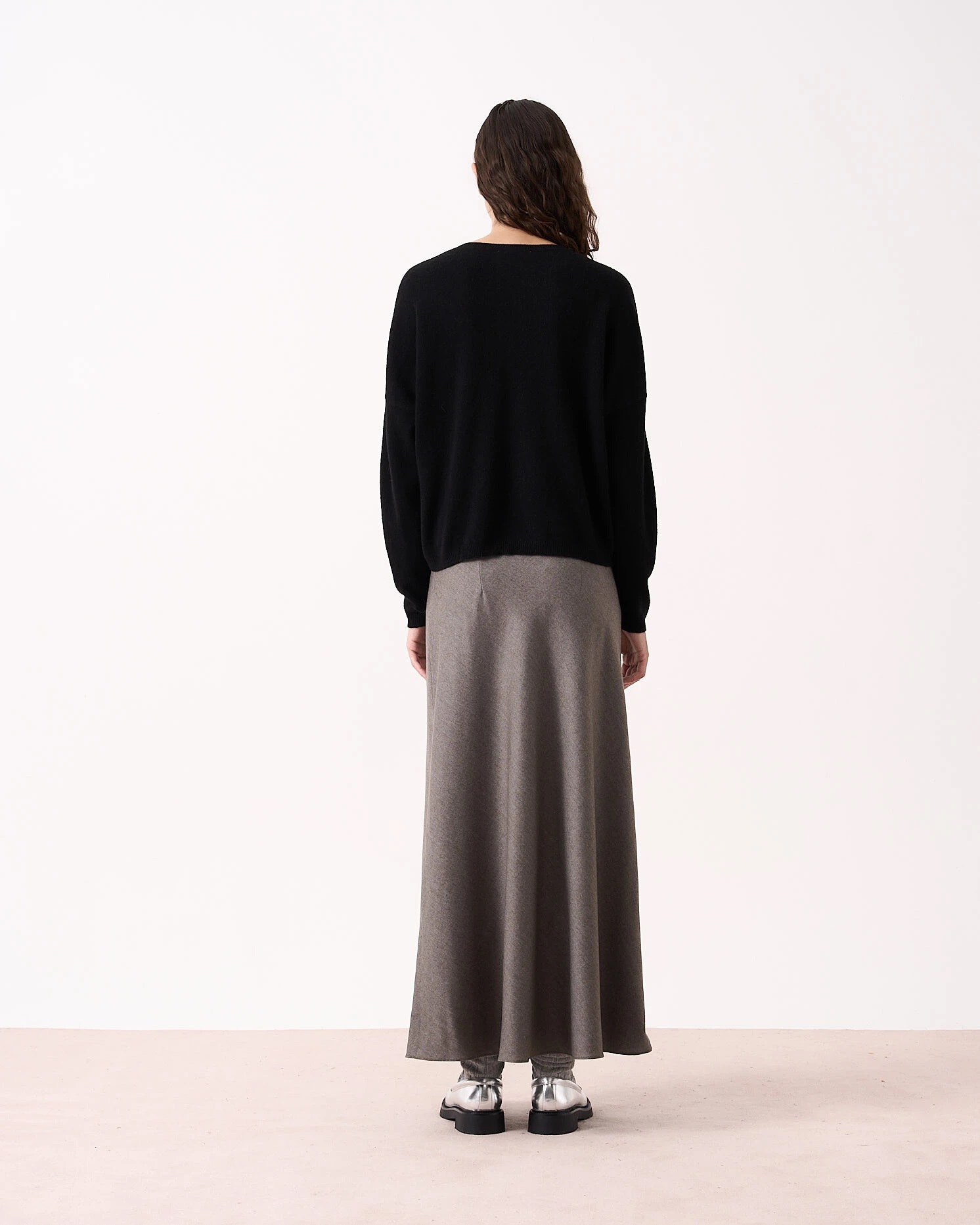 ABSOLUT CASHMERE Round Sweater in Black ABSOLUT CASHMERE Round Sweater in Black