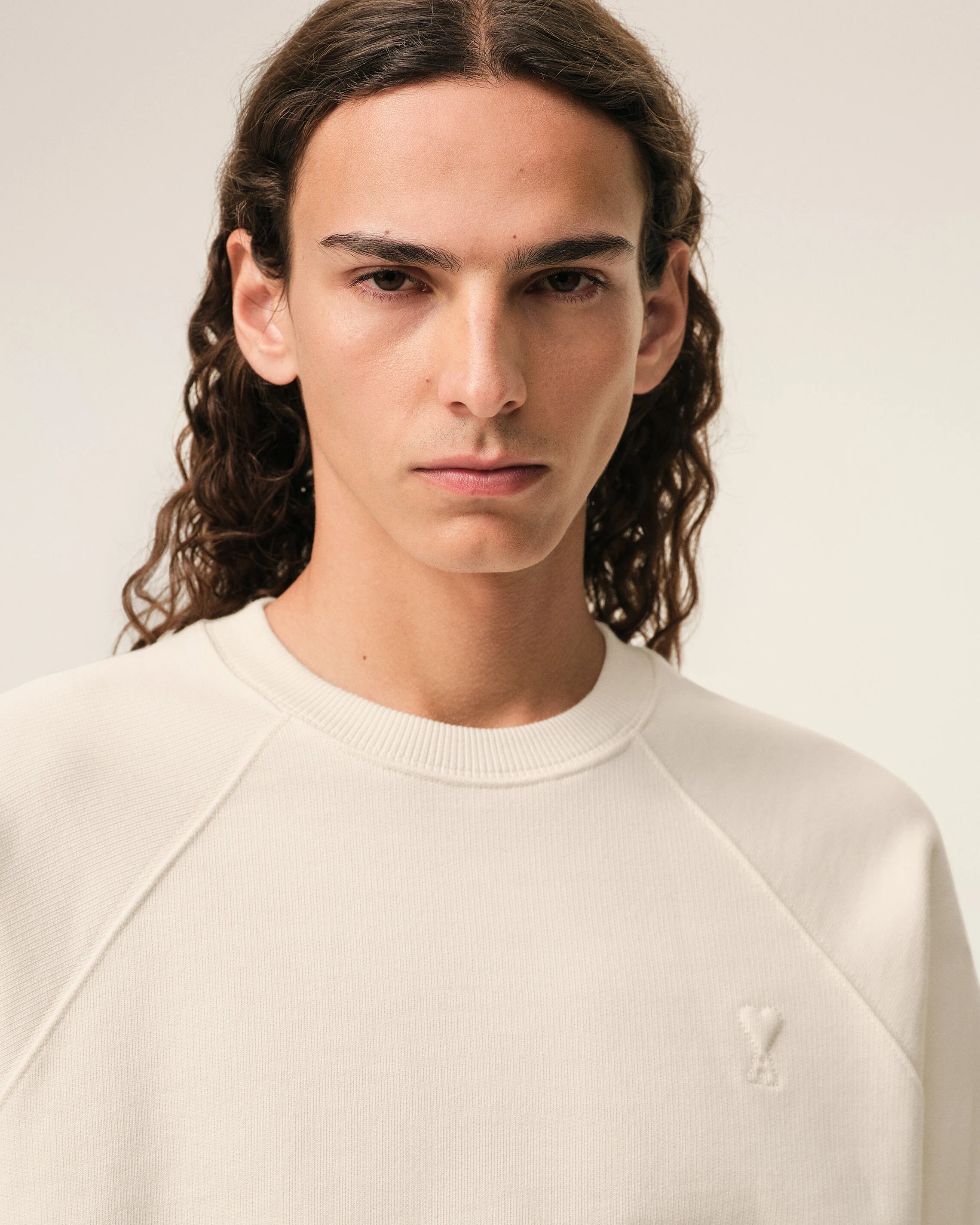 AMI PARIS de Coeur Embossed Sweatshirt in White Cream