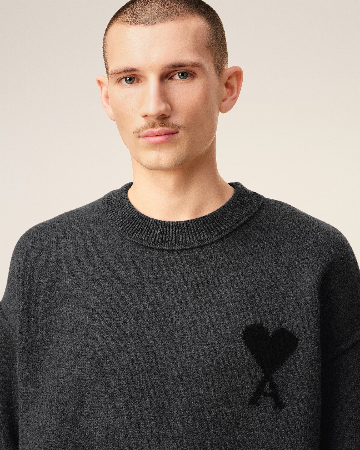 AMI PARIS de Coeur Knit Pullover in Heather Dark Grey/Black