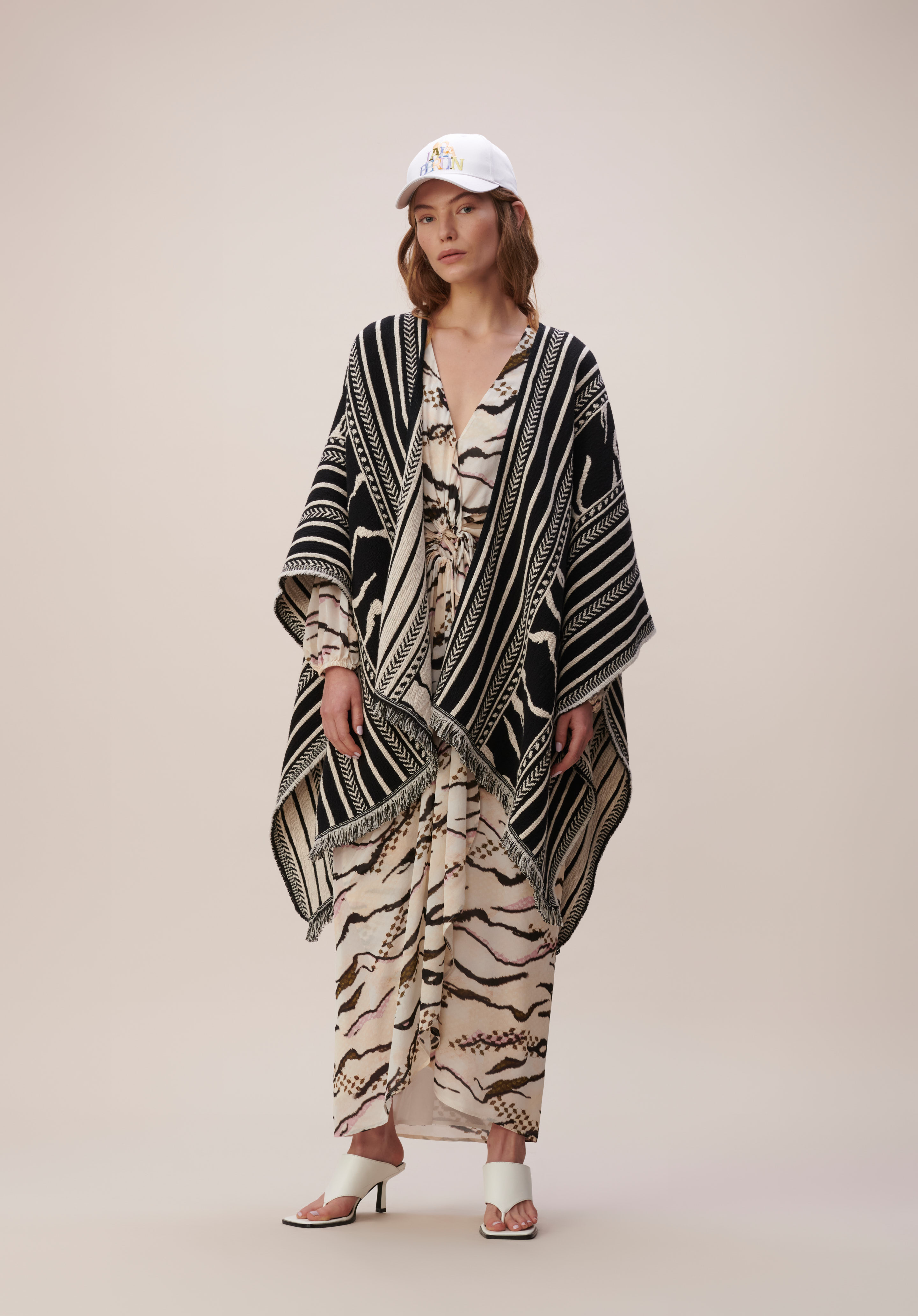 Lala Berlin Poncho Jean Black Sand