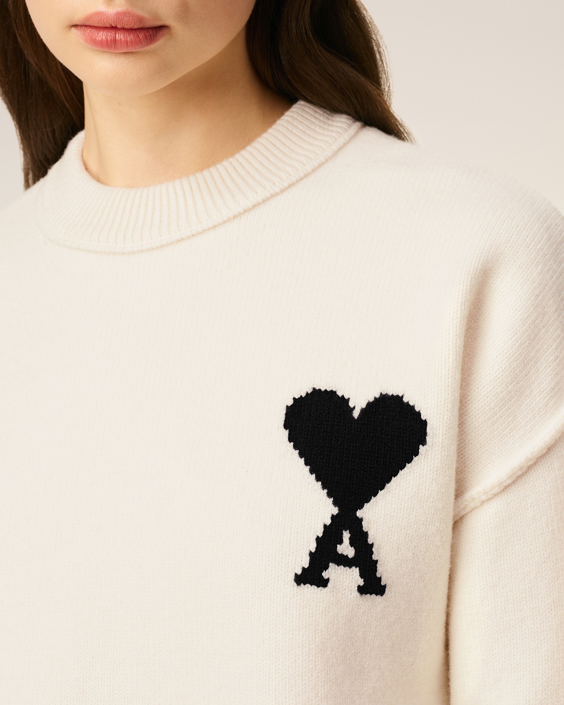 AMI PARIS de Coeur Knit Pullover in Offwhite/Black