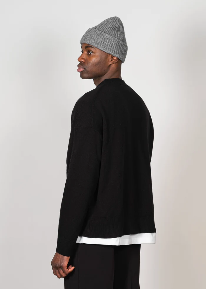 YACAIA Oversize Merino/Cashmere Sweater in Black