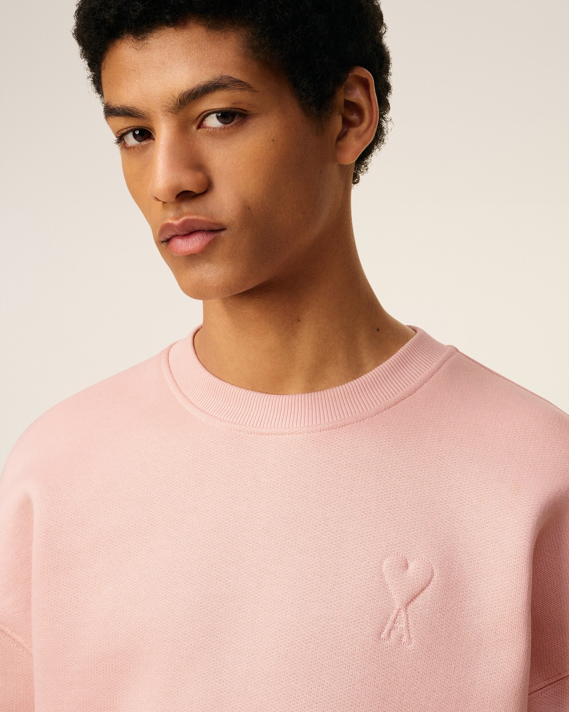 AMI PARIS de Coeur Embossed Sweatshirt in Powder