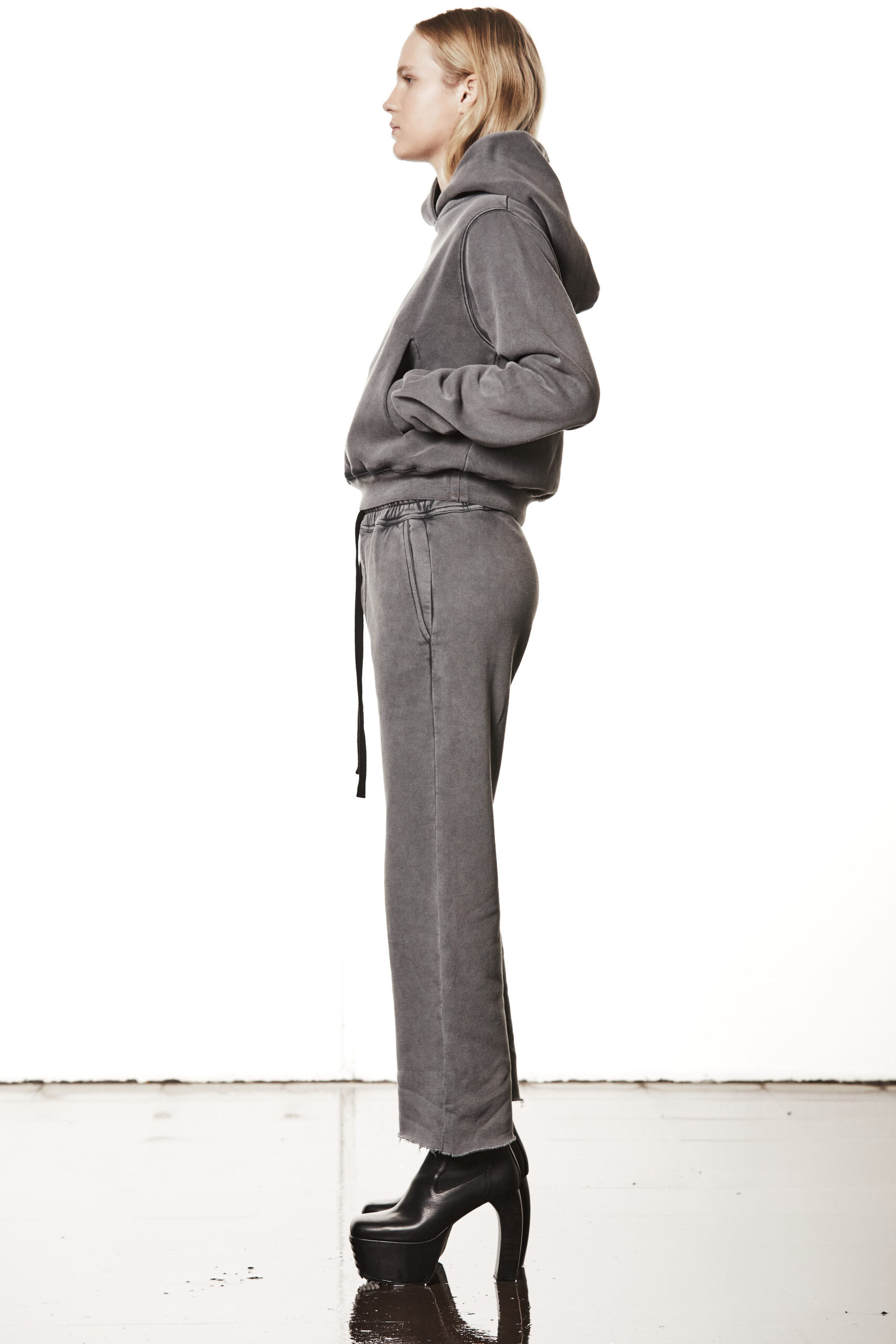 THOM KROM Cropped Hoodie in Used Grey