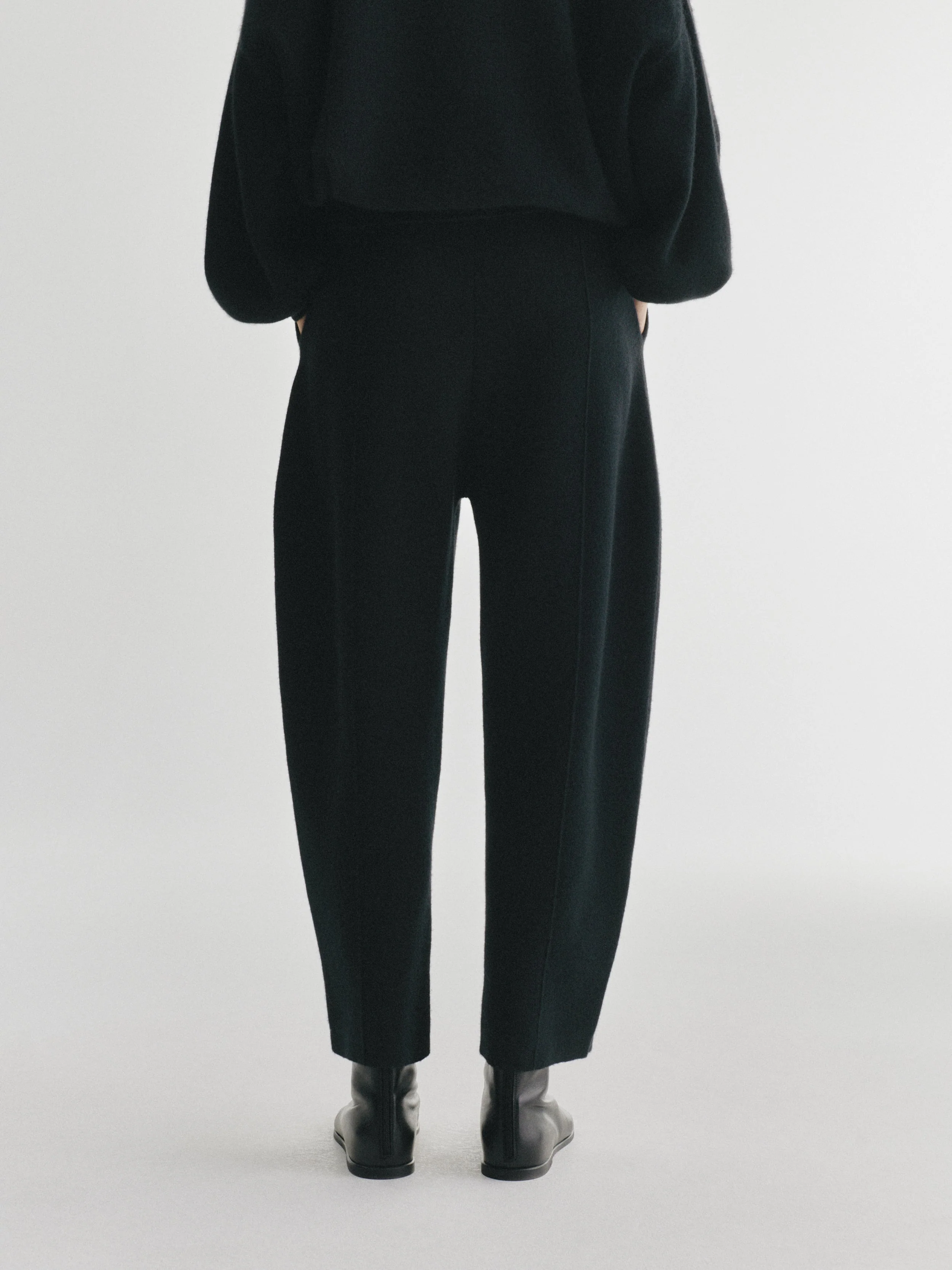 LISA YANG Wrenda Cashmere Pant in Black