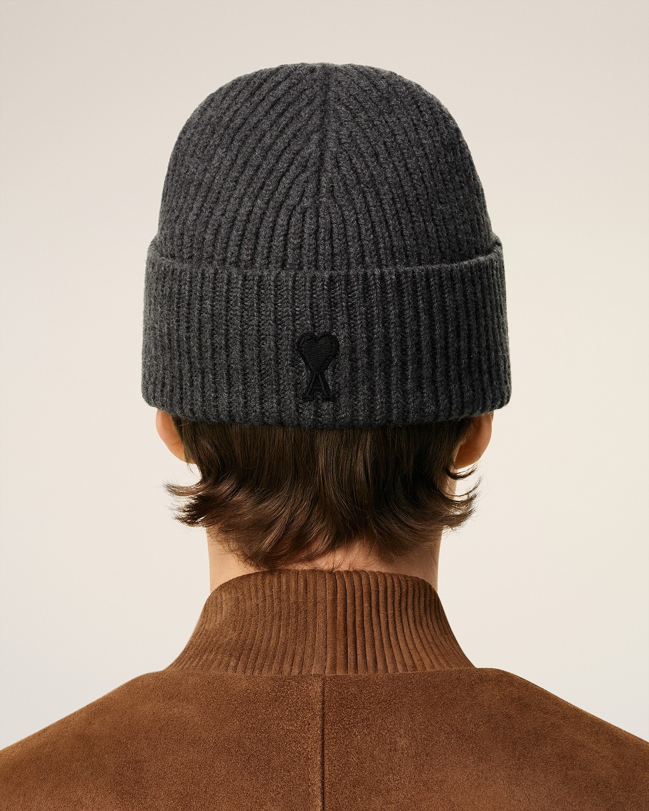 AMI PARIS de Coeur Beanie in Heather Dark Grey/Black