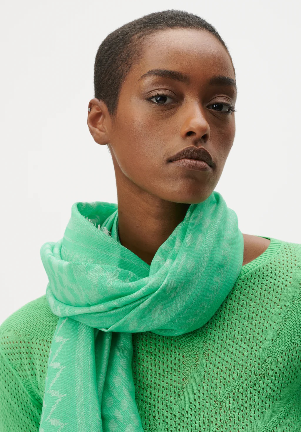 LALA BERLIN Scarf Arian in Light Apple Green