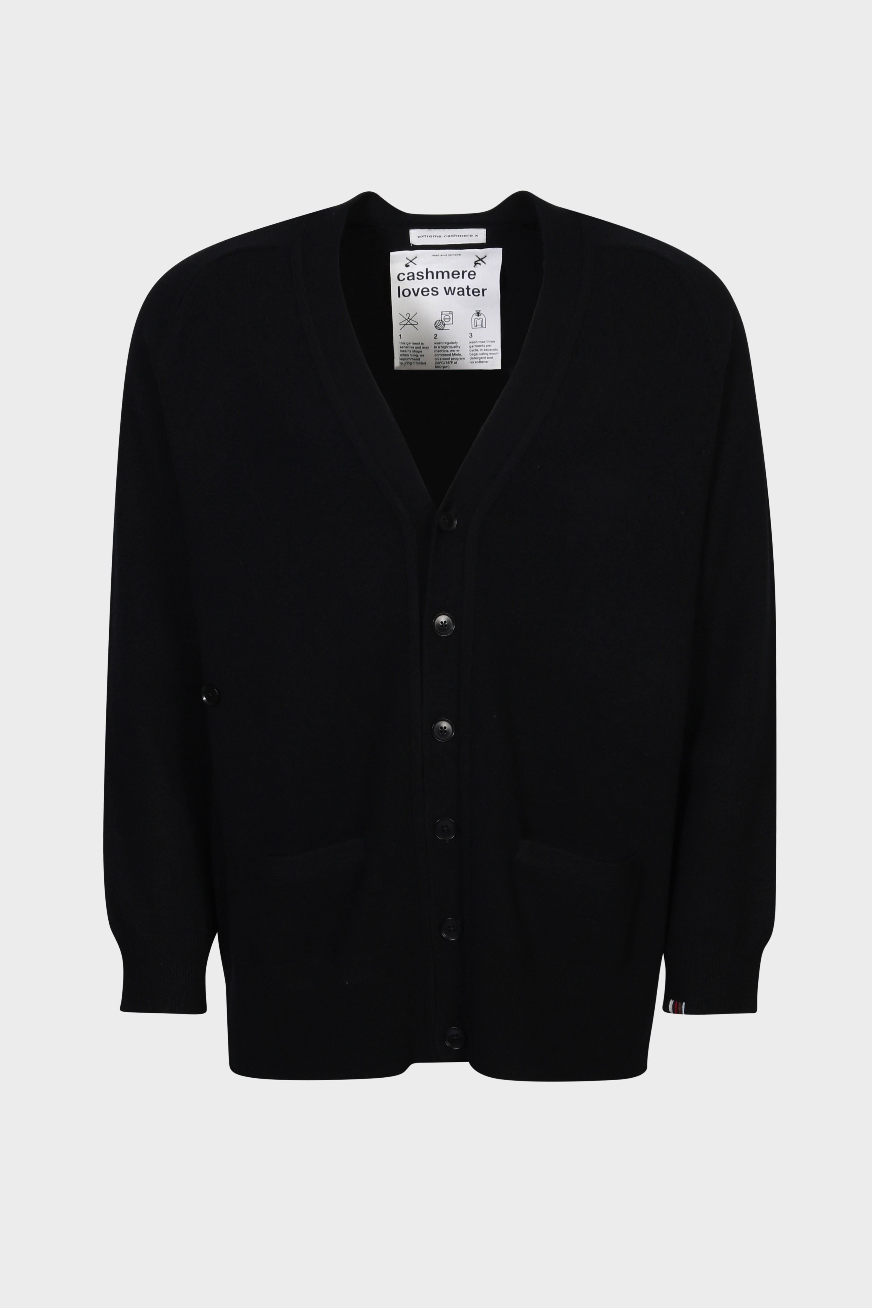 EXTREME CASHMERE Cardigan N°117 Cardigan in Raven EXTREME CASHMERE Cardigan N°117 Cardigan in Raven