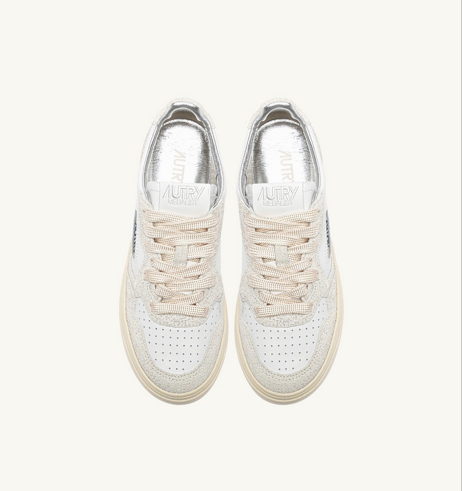 AUTRY ACTION SHOES Medalist Low Sneaker in White/Taupe/Glitter