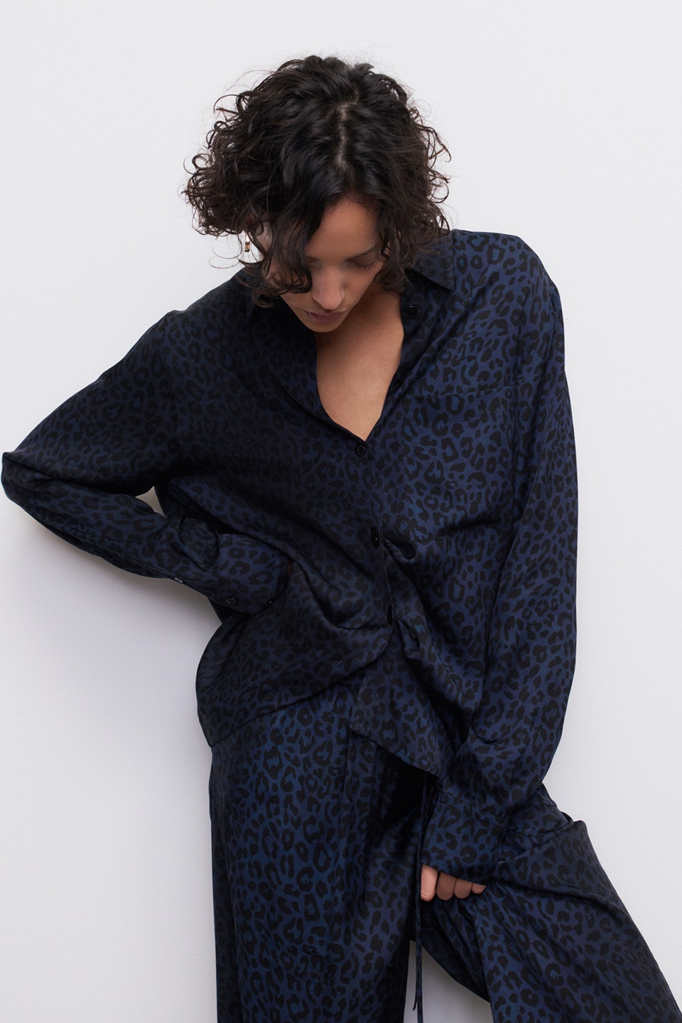 LALA BERLIN Viscose Blouse in Dark Navy Leo