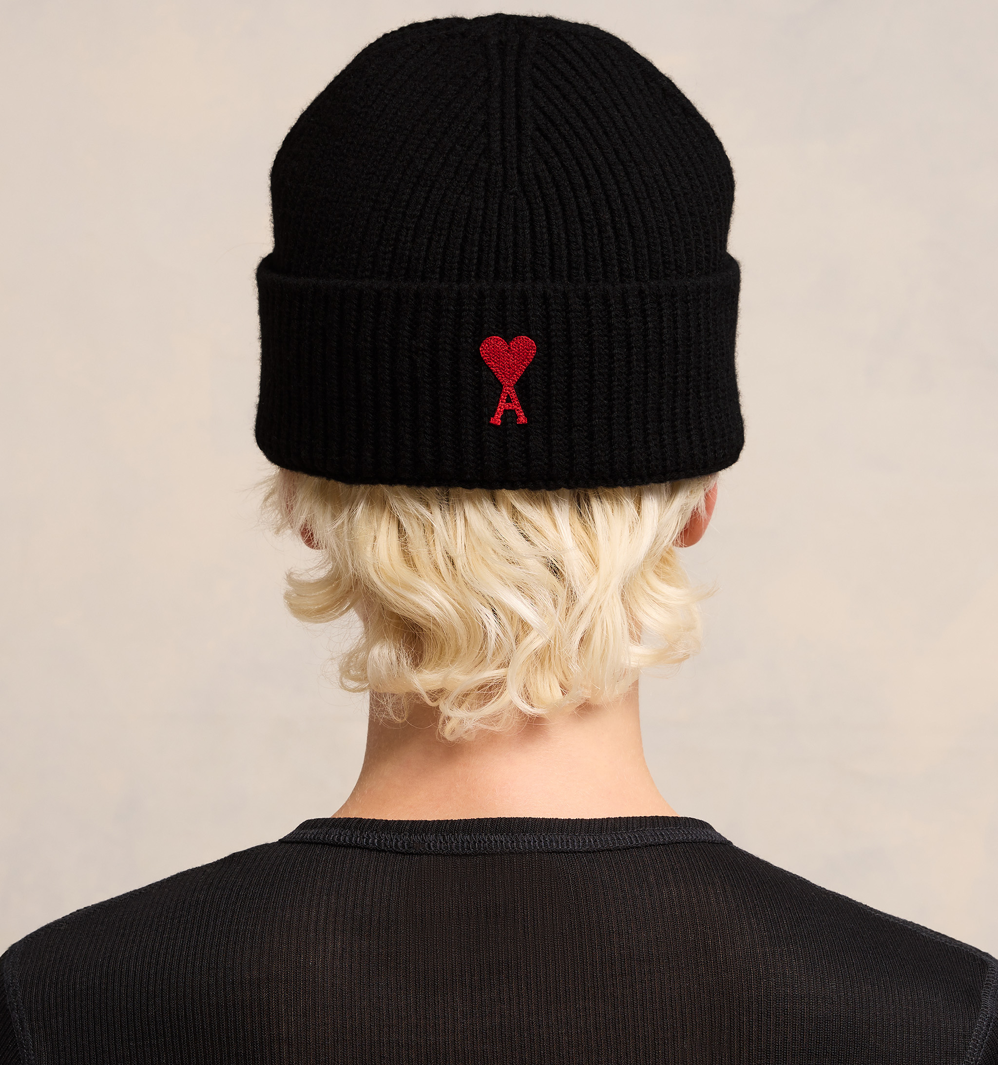AMI PARIS de Coeur Beanie in Black
