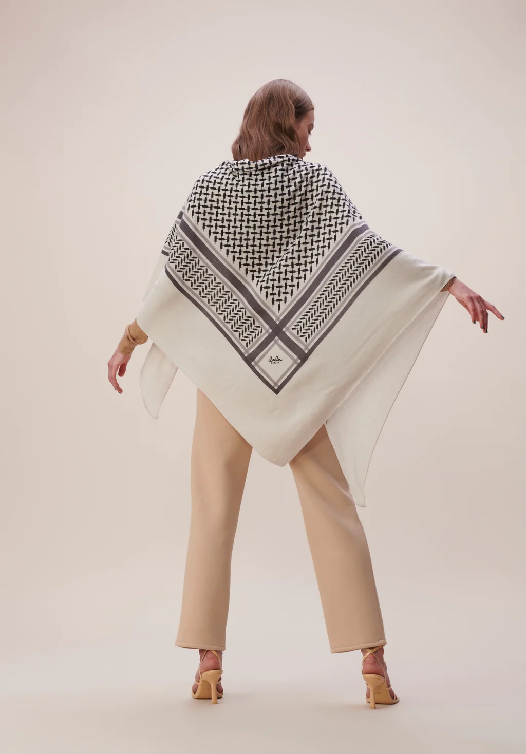 LALA BERLIN Cashmere Scarf Large Triangle Offwhite