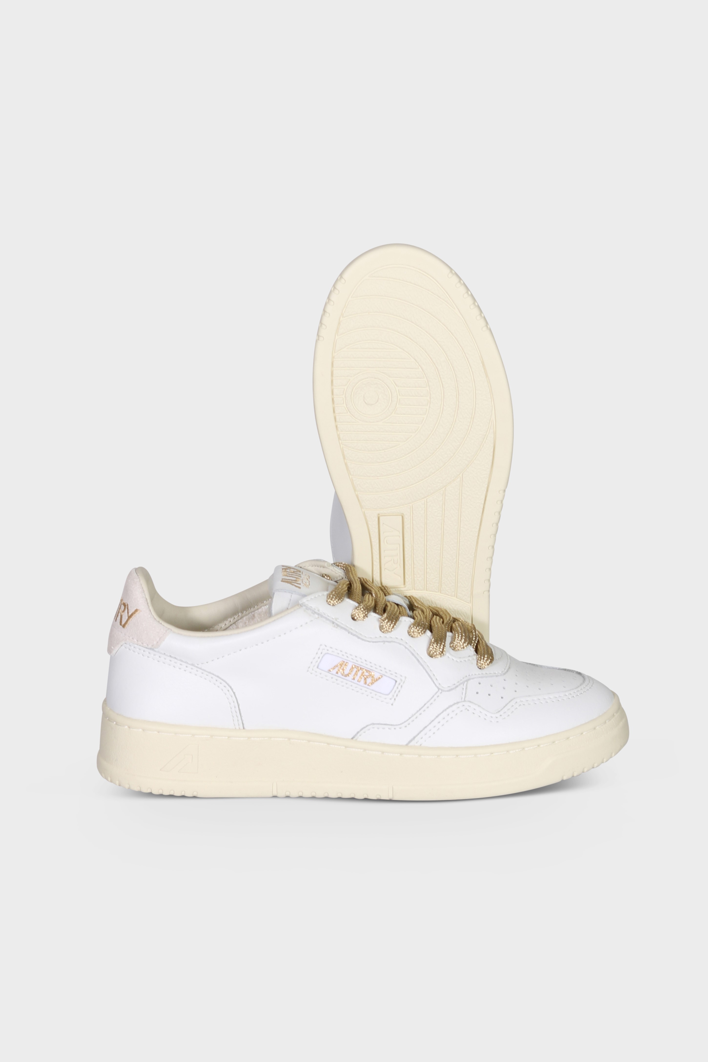 AUTRY ACTION SHOES Medalist Low Sneaker in White/Gold