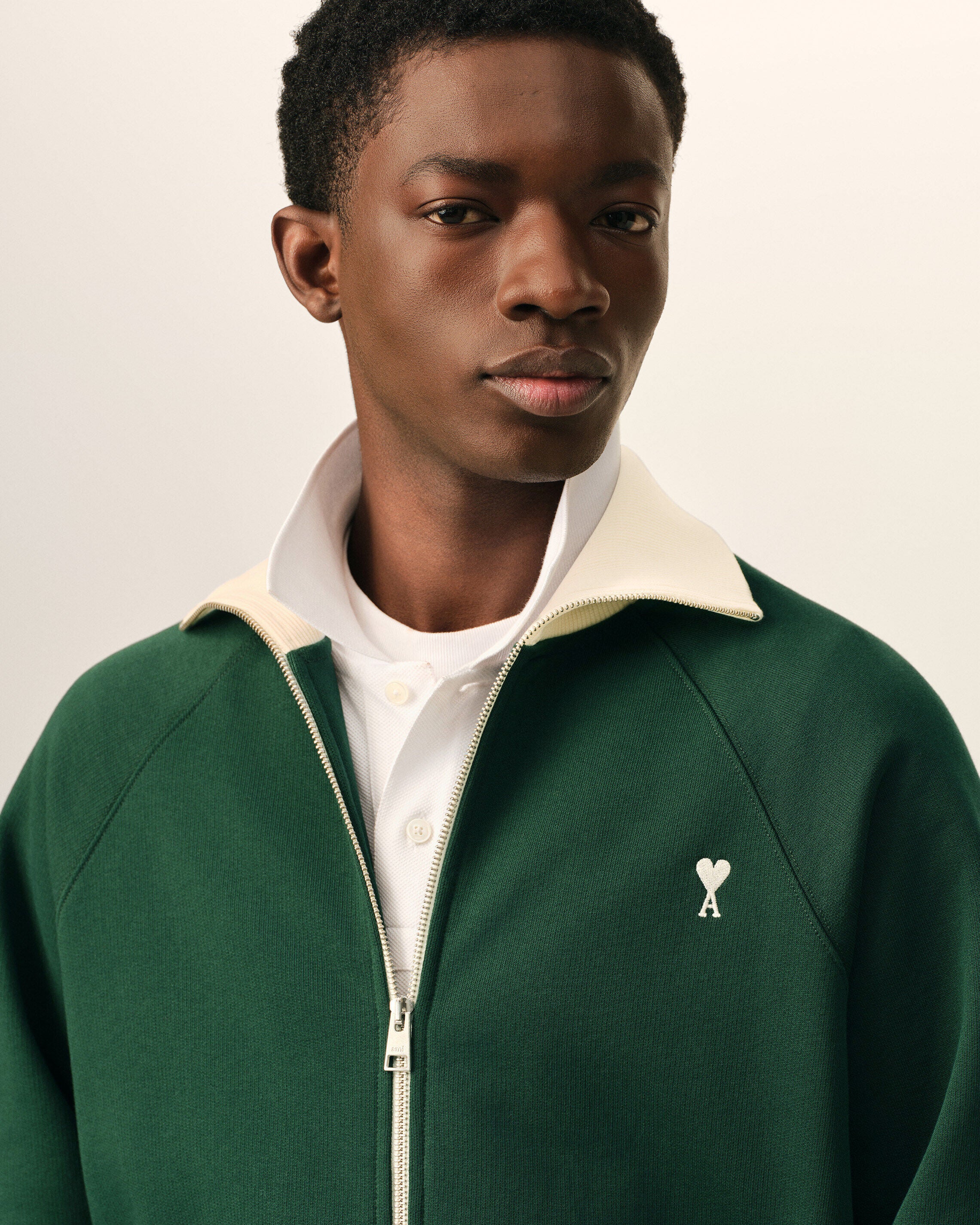 AMI PARIS de Coeur Bicolor Zip Sweater in Bottle Green / Ivory