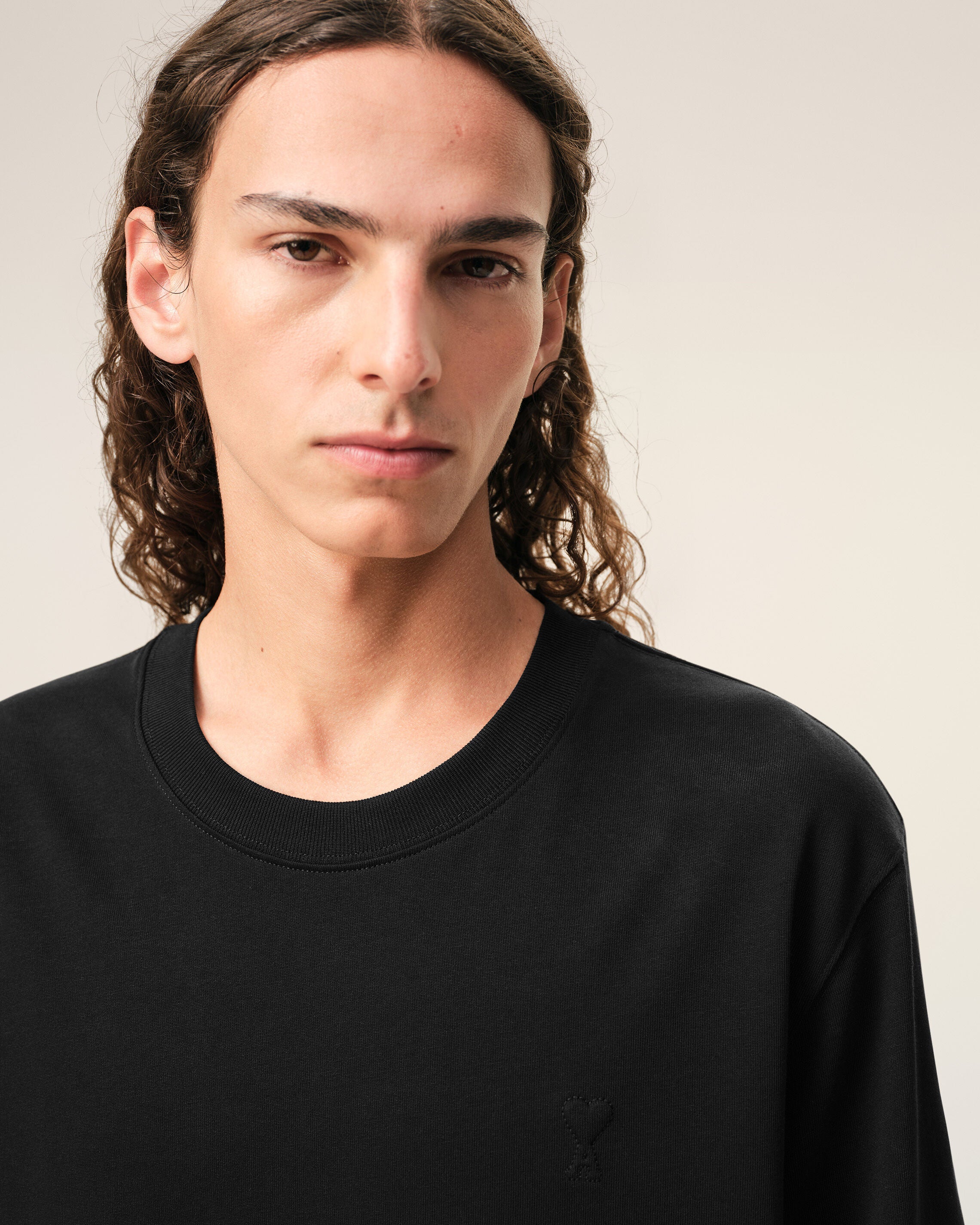 AMI PARIS de Coeur Embossed T-Shirt in Black