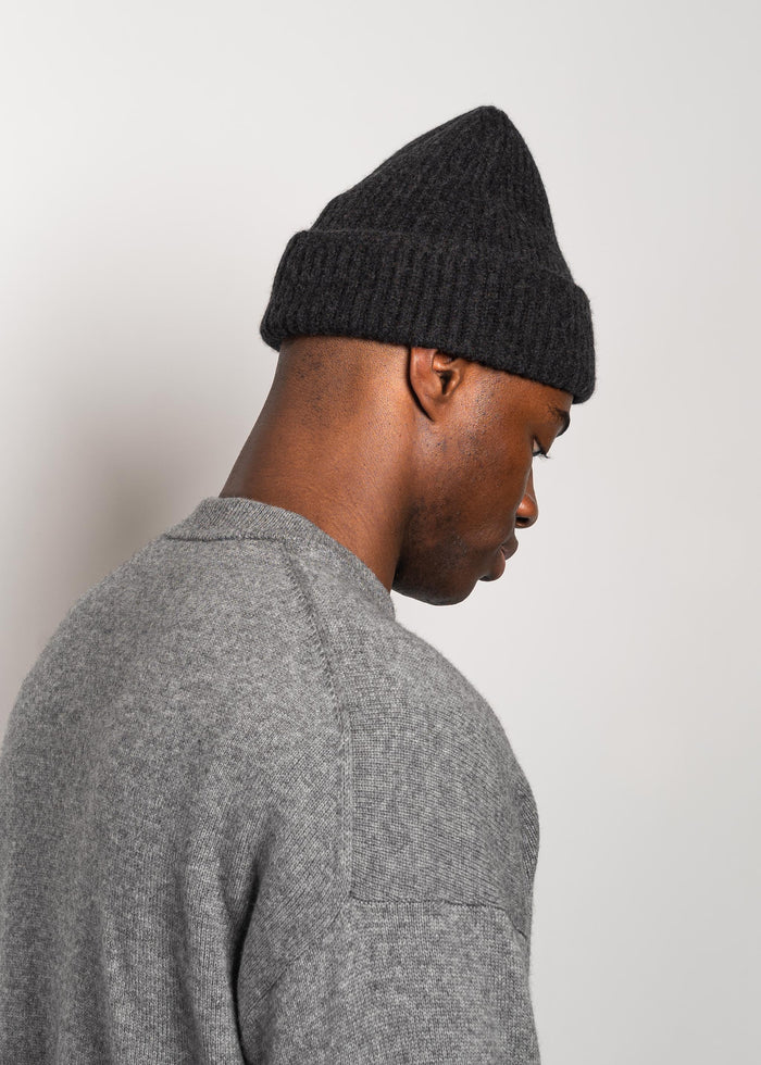 YACAIA Merino/Cashmere Beanie in Black Melange