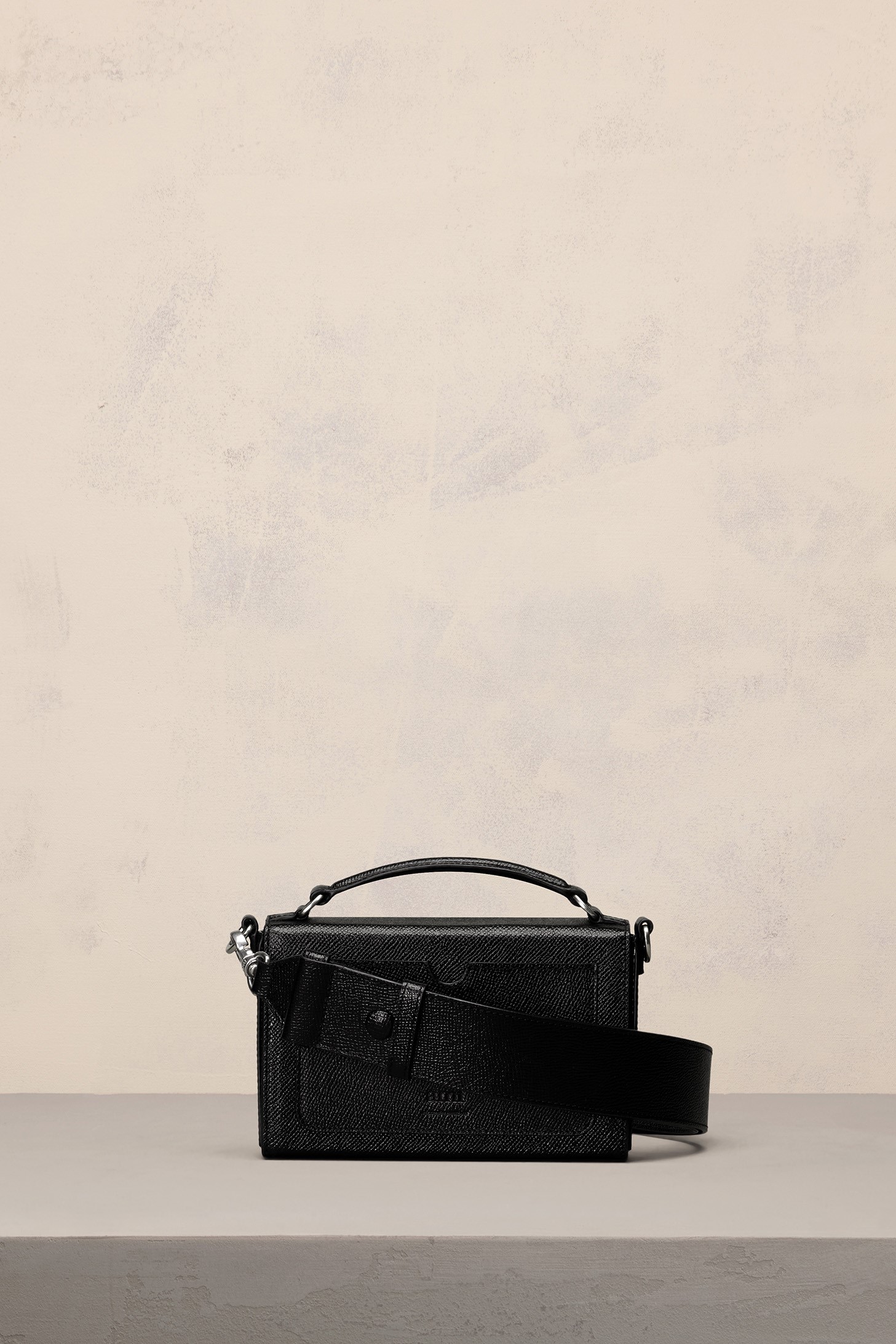 AMI PARIS De Coeur Lunch Box Bag in Black