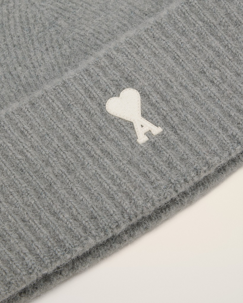 AMI PARIS de Coeur Beanie in Grey/Off White