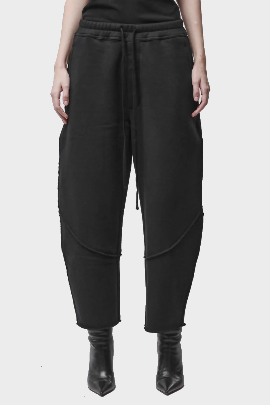 THOM KROM Cropped Barrel Fit Sweatpant in Black