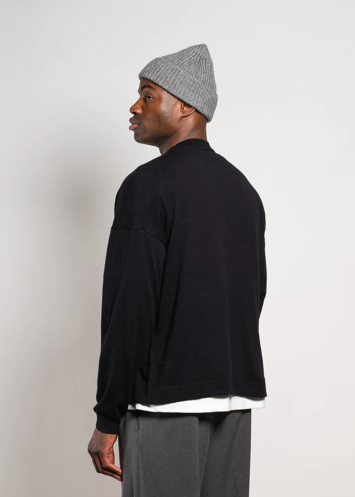 YACAIA Merino/Cashmere Sweater in Black YACAIA Merino/Cashmere Sweater in Black XL