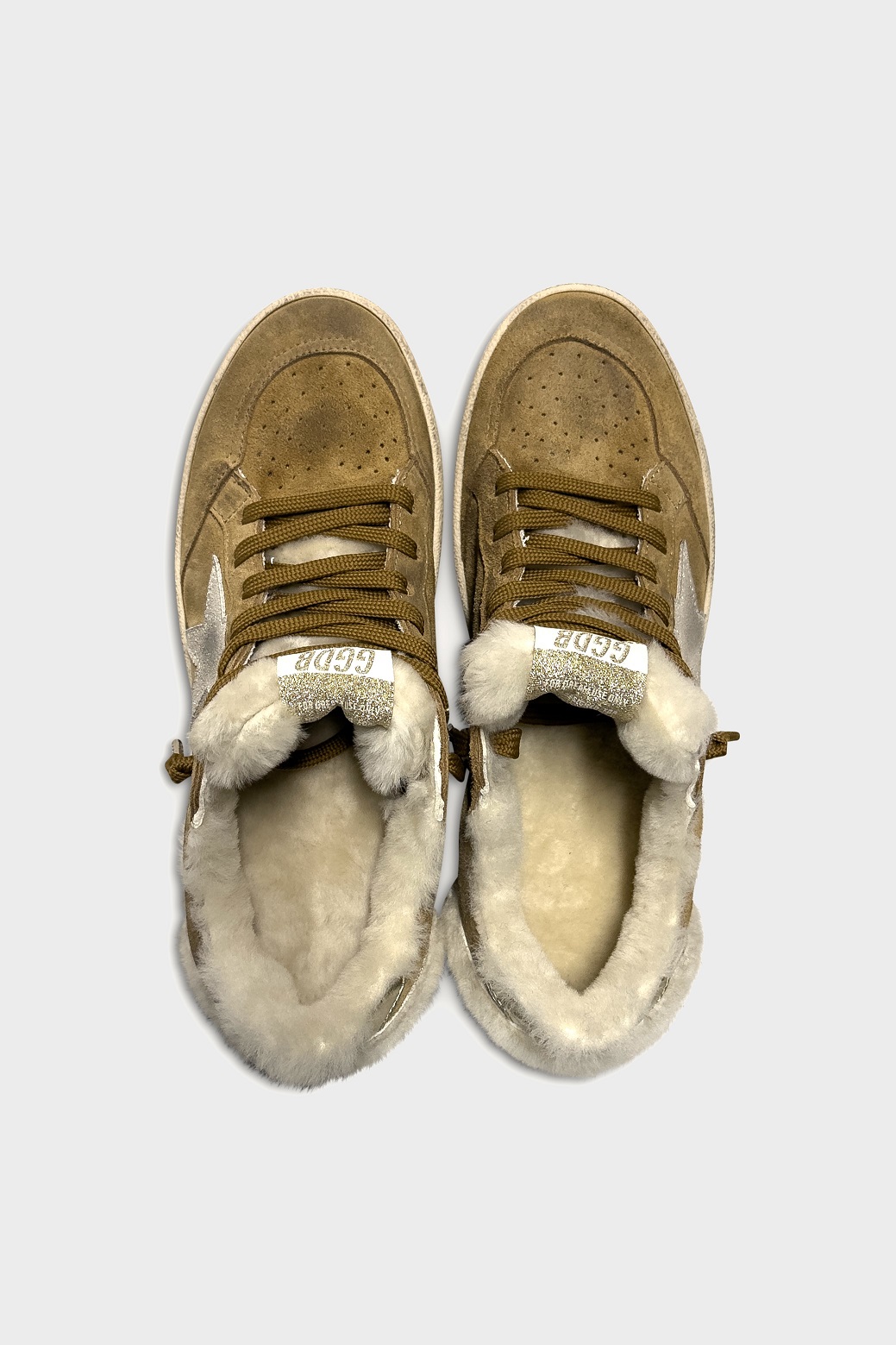 GOLDEN GOOSE Shearling Ballstar in Camel