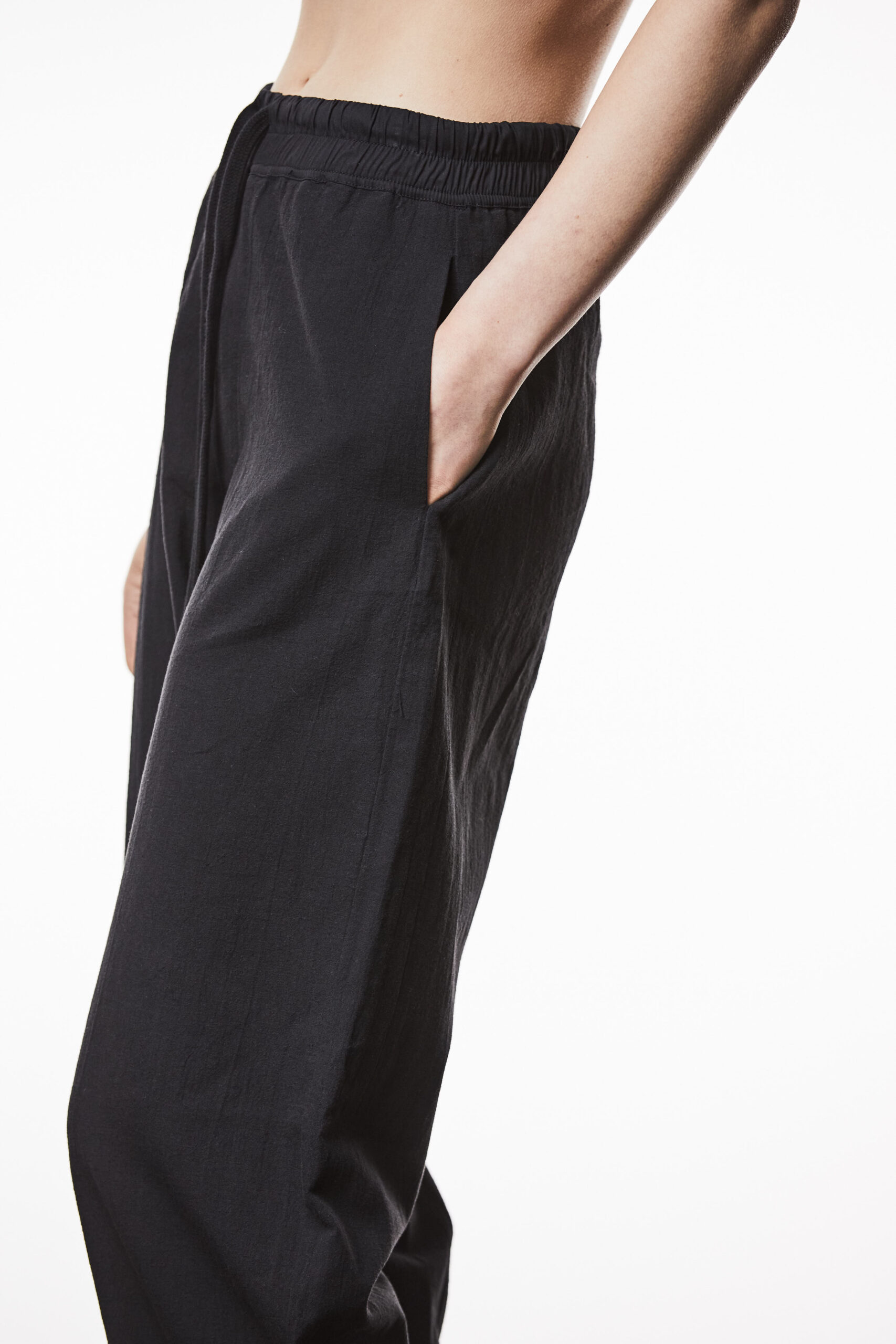 THOM KROM Drawstring Linen Pant in Black THOM KROM Drawstring Linen Pant in Black