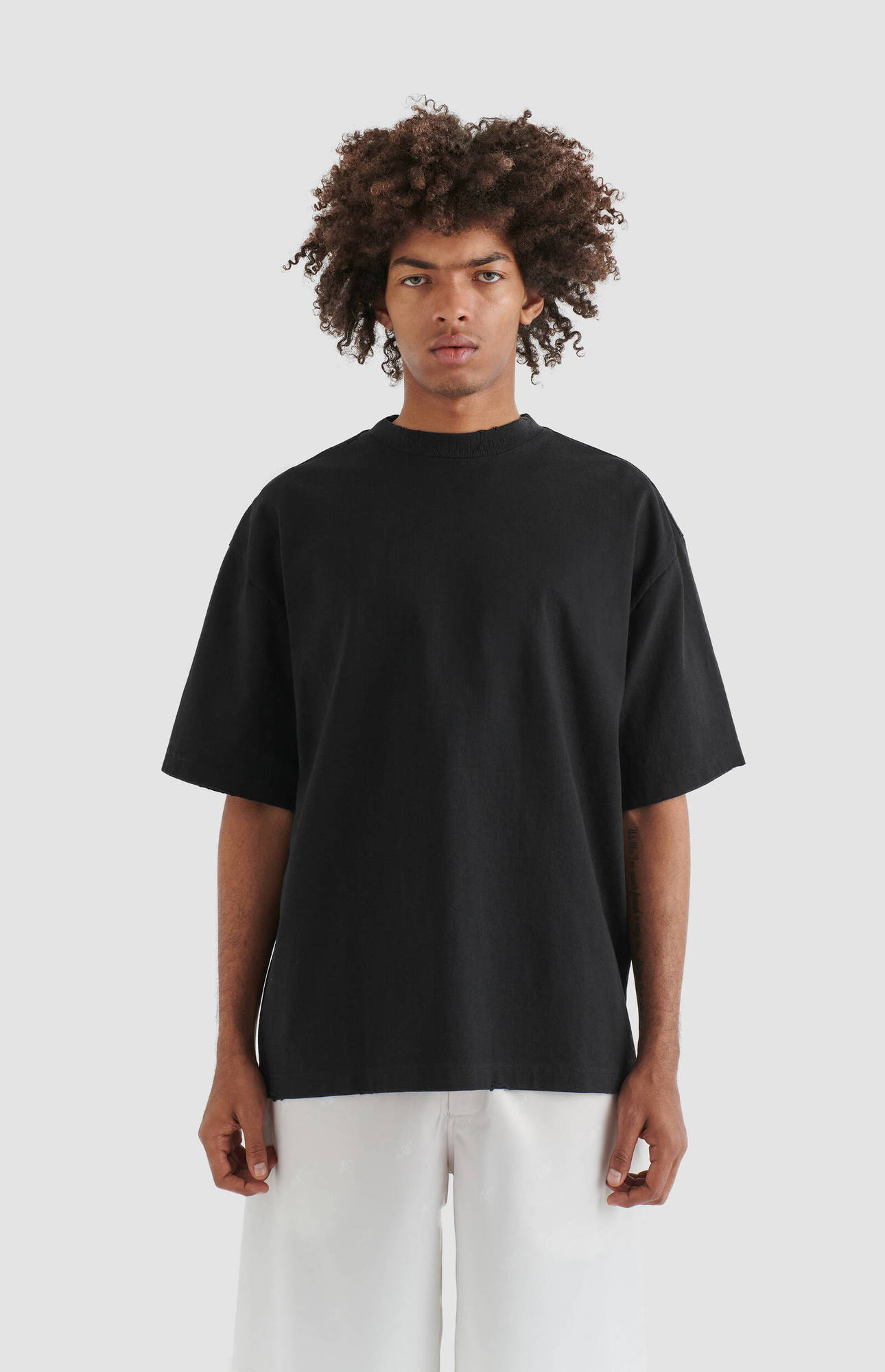 AXEL ARIGATO Series Distressed T-Shirt in Black