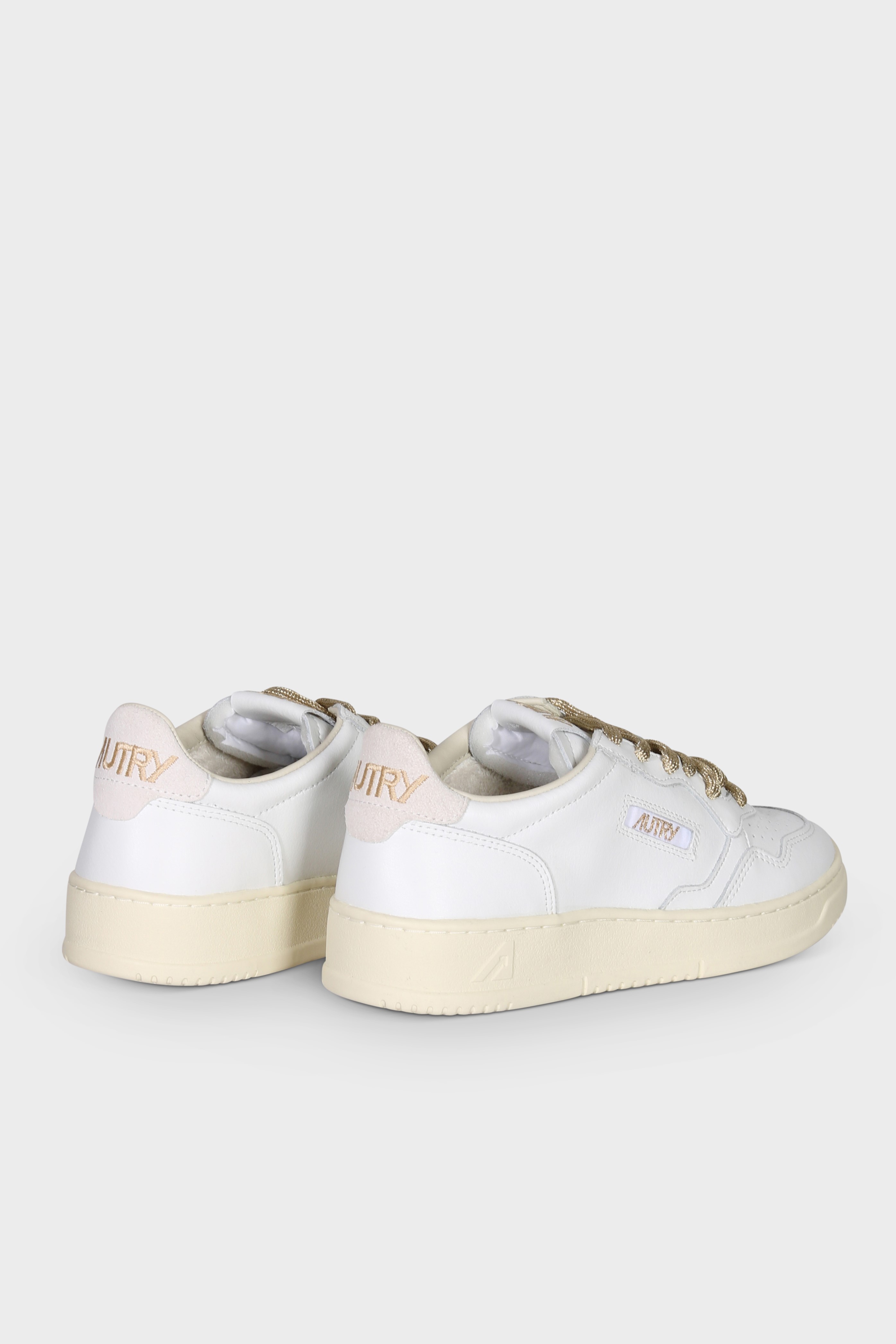 AUTRY ACTION SHOES Medalist Low Sneaker in White/Gold