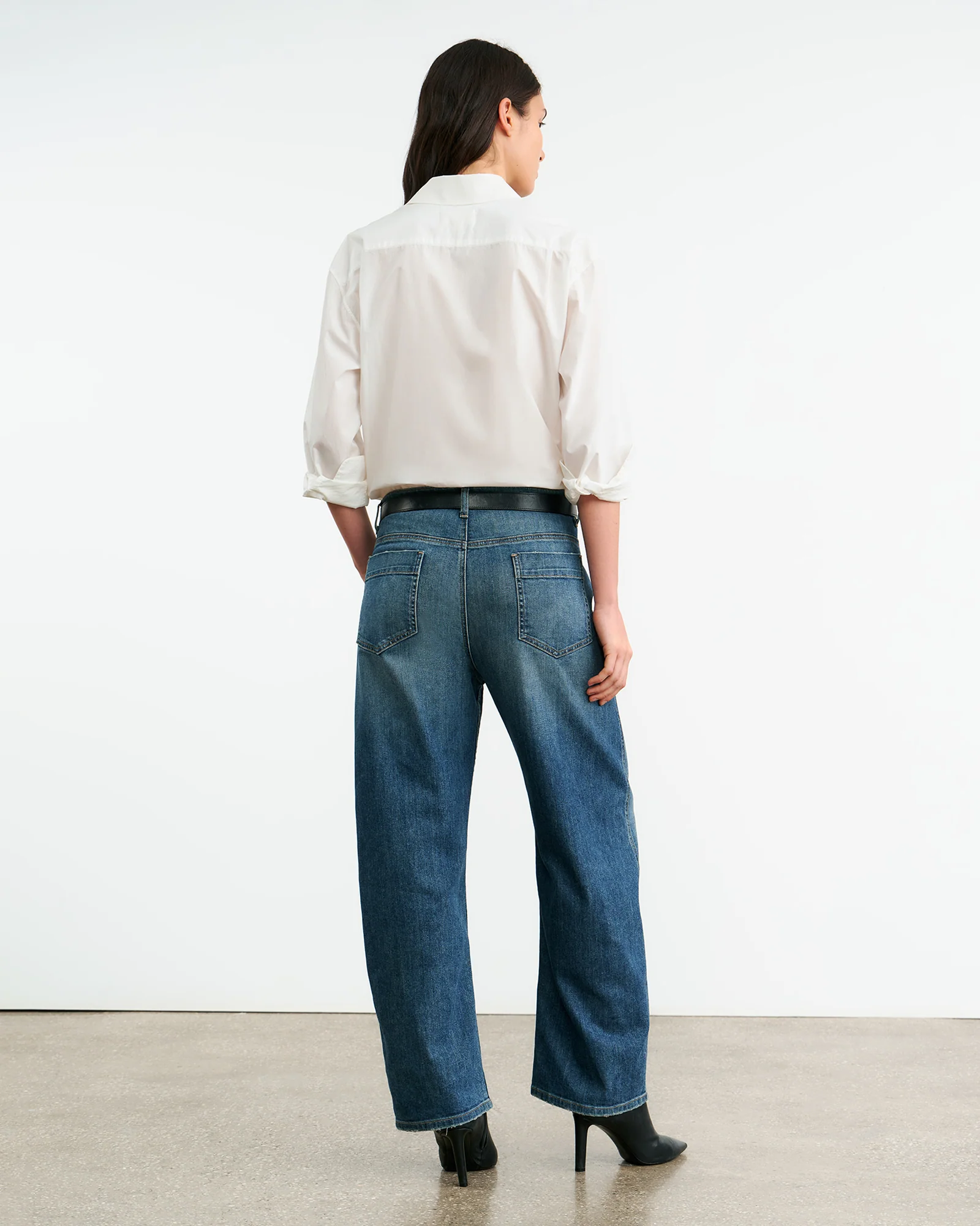 NILI LOTAN Wide Leg Cropped Jeans in Classic Wash
