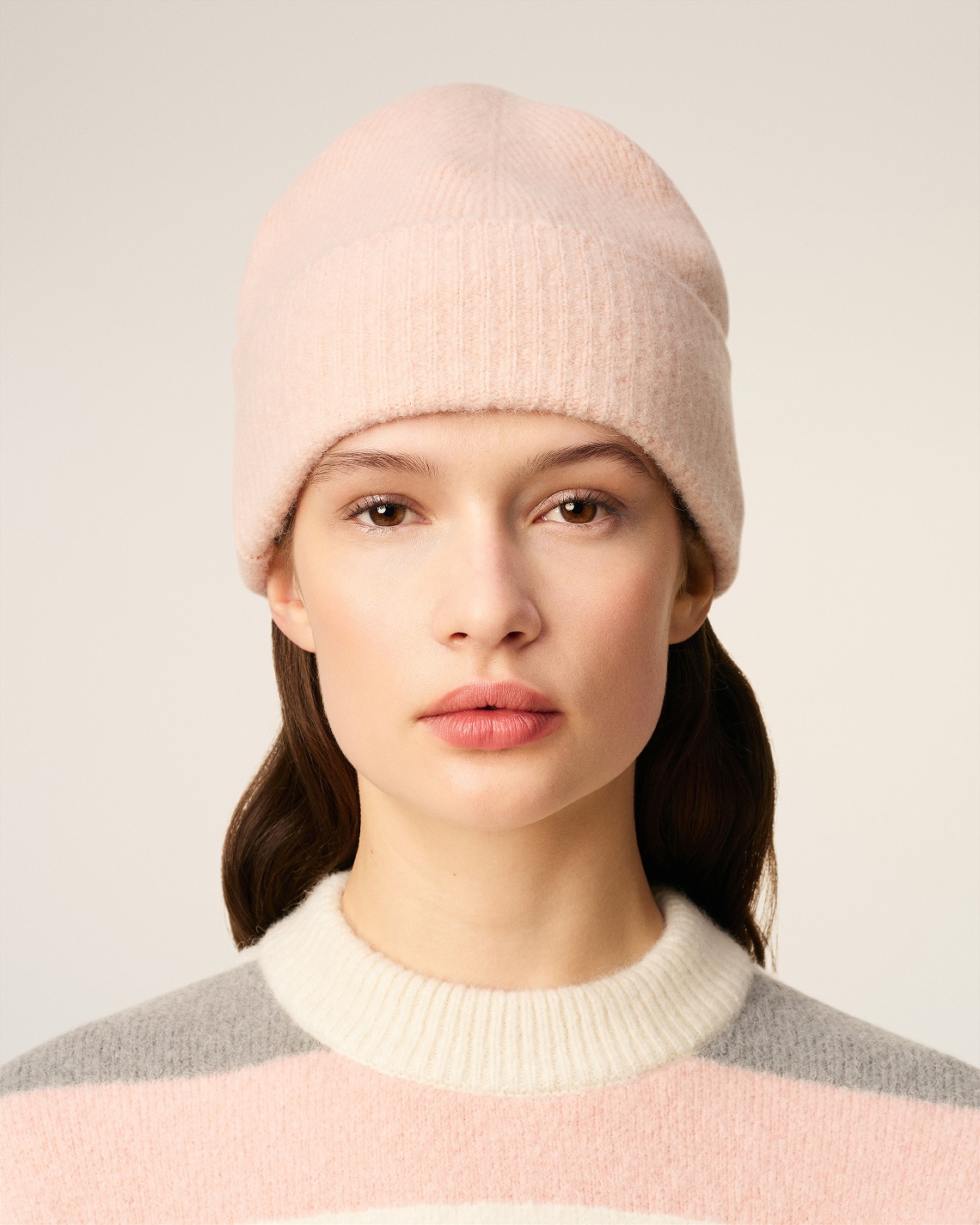 AMI PARIS de Coeur Beanie in Powder/Off White