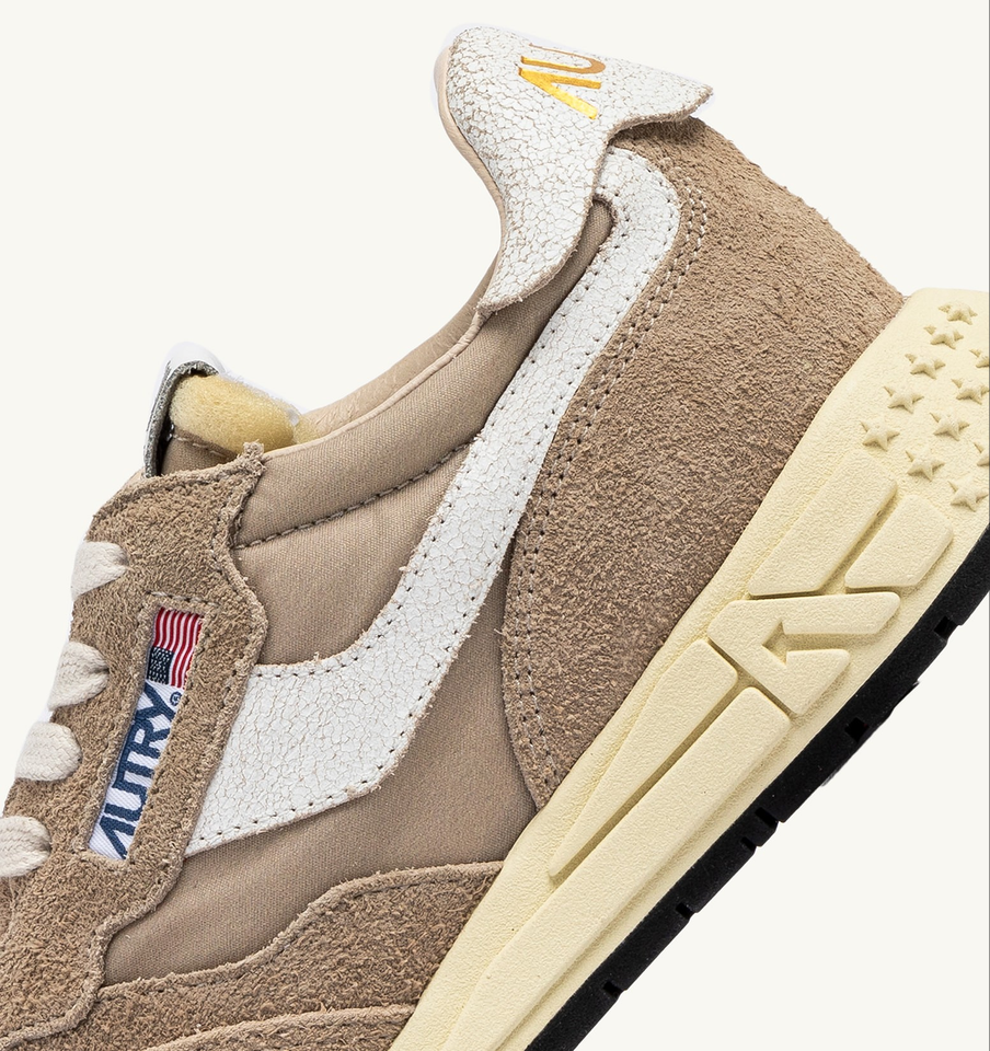 AUTRY ACTION SHOES Reelwind Low Sneaker in Pepper/White