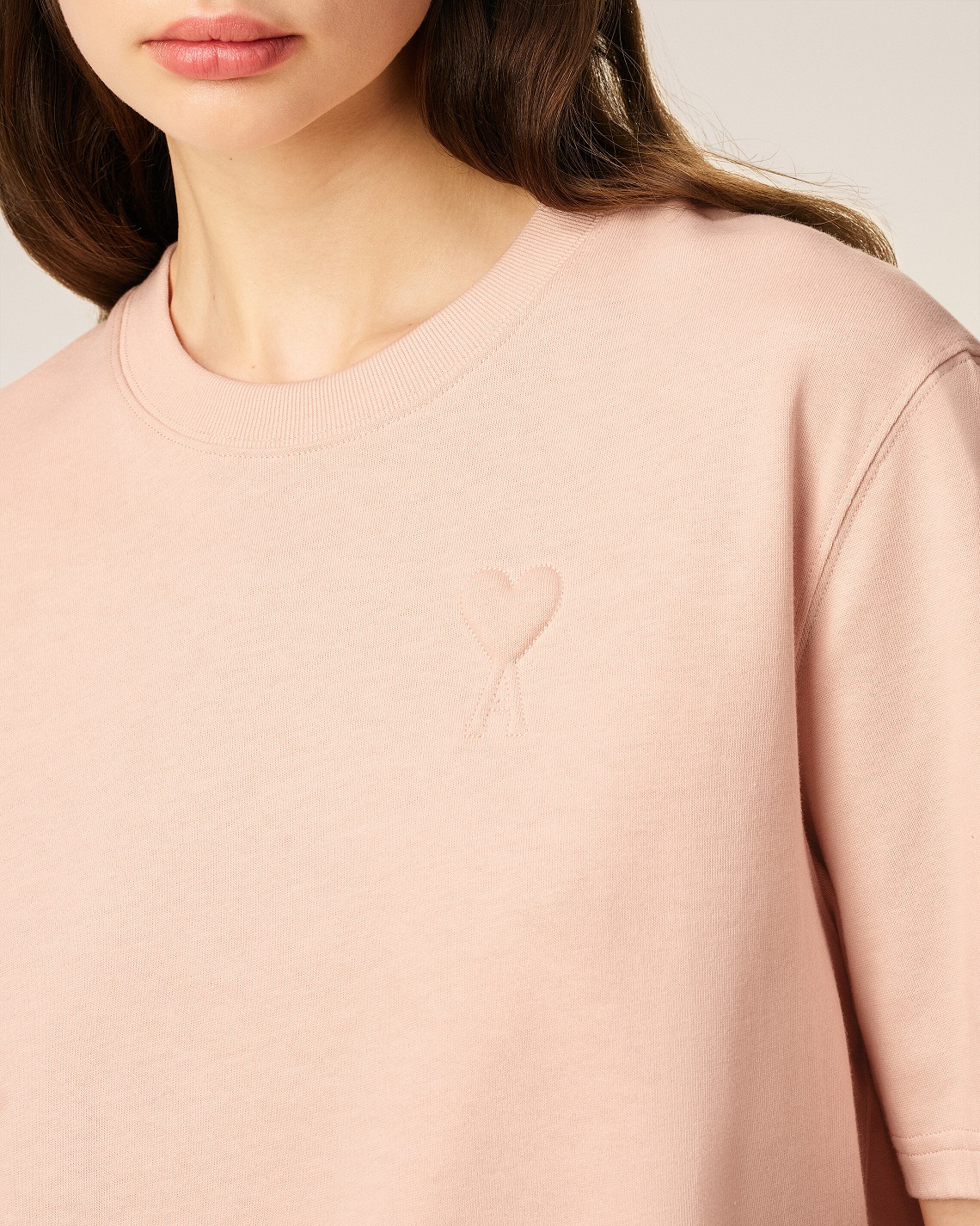 AMI PARIS de Coeur Embossed T-Shirt in Powder
