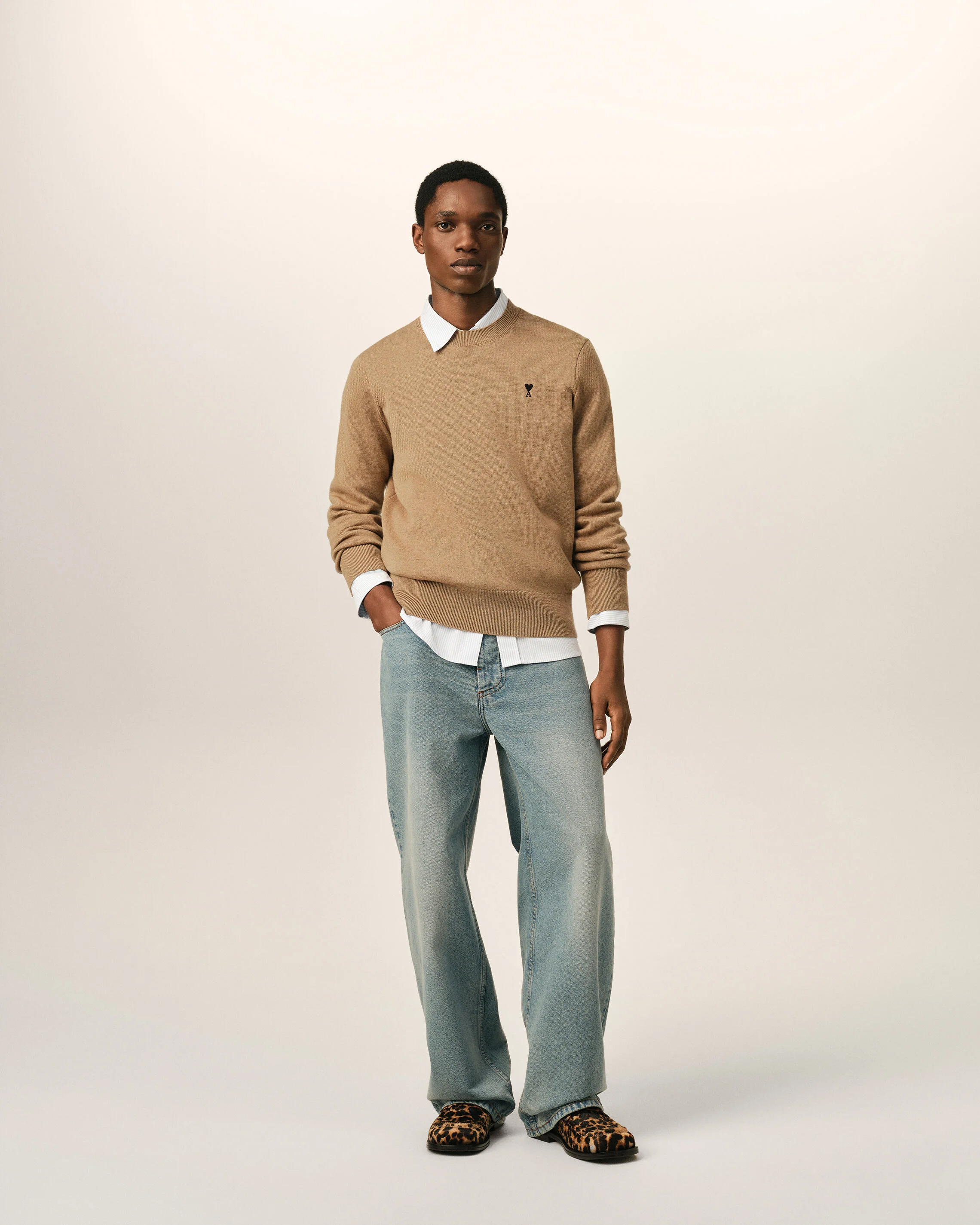 AMI PARIS de Coeur Merino Knit Pullover in Camel / Black Logo