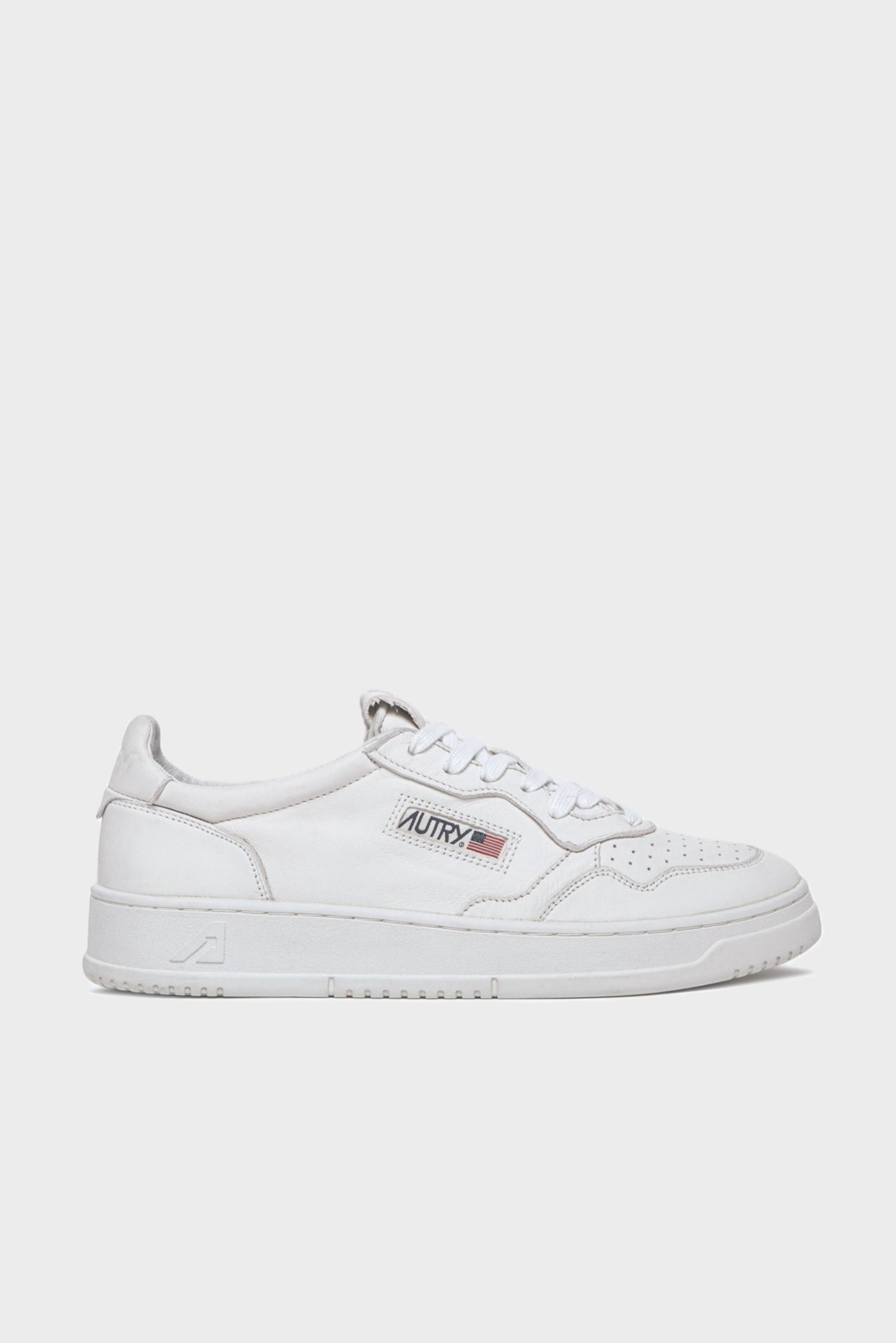 AUTRY ACTION SHOES Medalist Low Sneaker Goat in All White