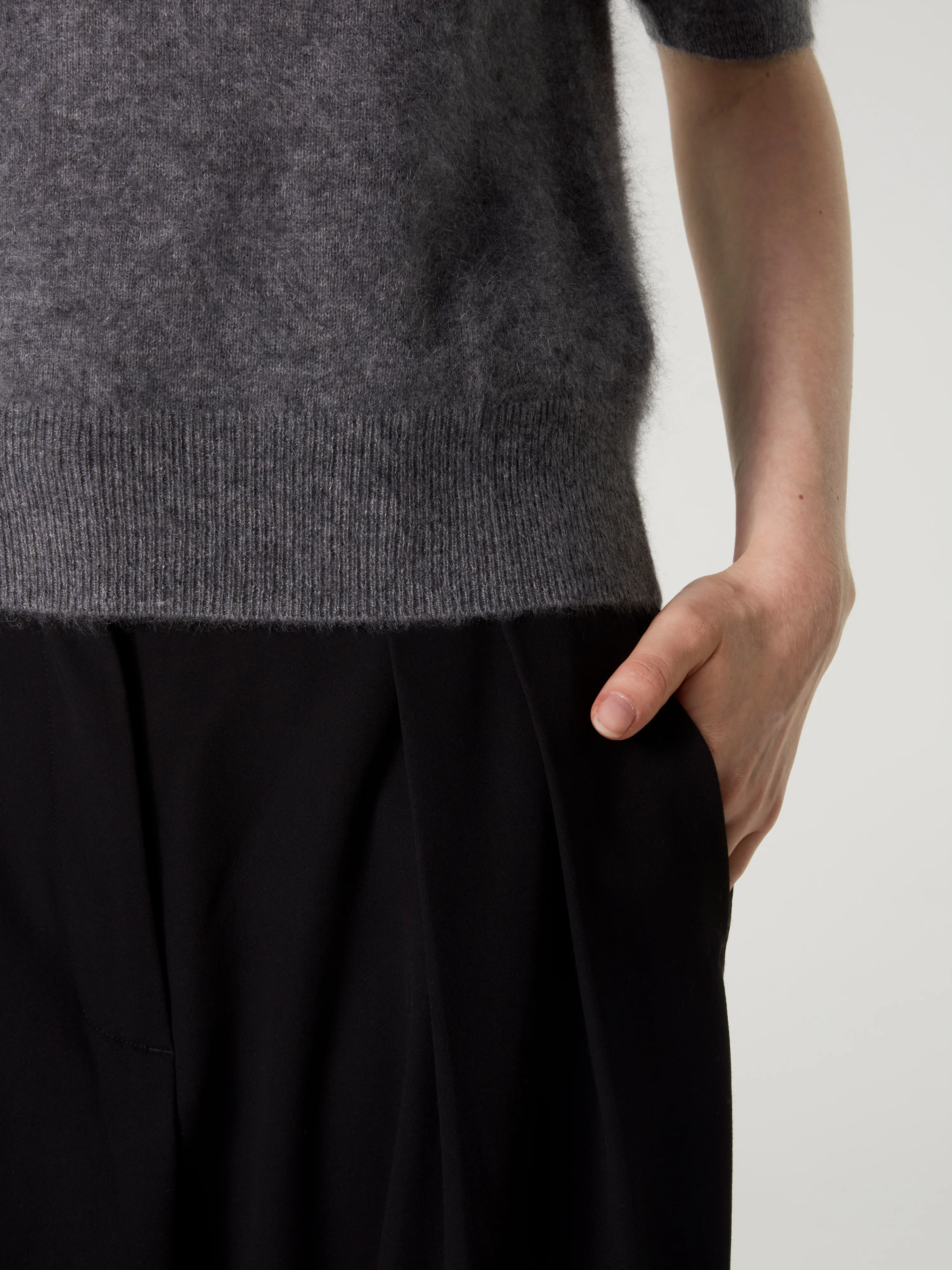 ABSOLUT CASHMERE Brushed Cashmere T-Shirt in Grey