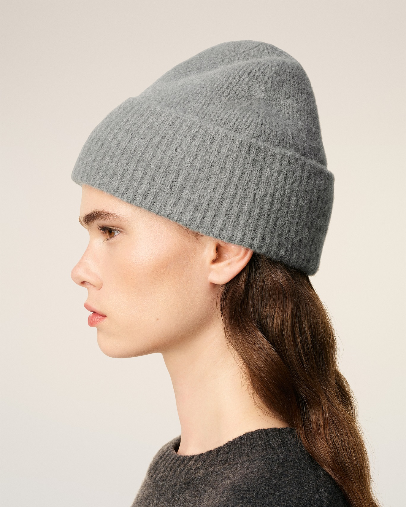 AMI PARIS de Coeur Beanie in Grey/Off White