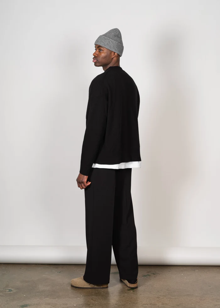 YACAIA Oversize Merino/Cashmere Sweater in Black