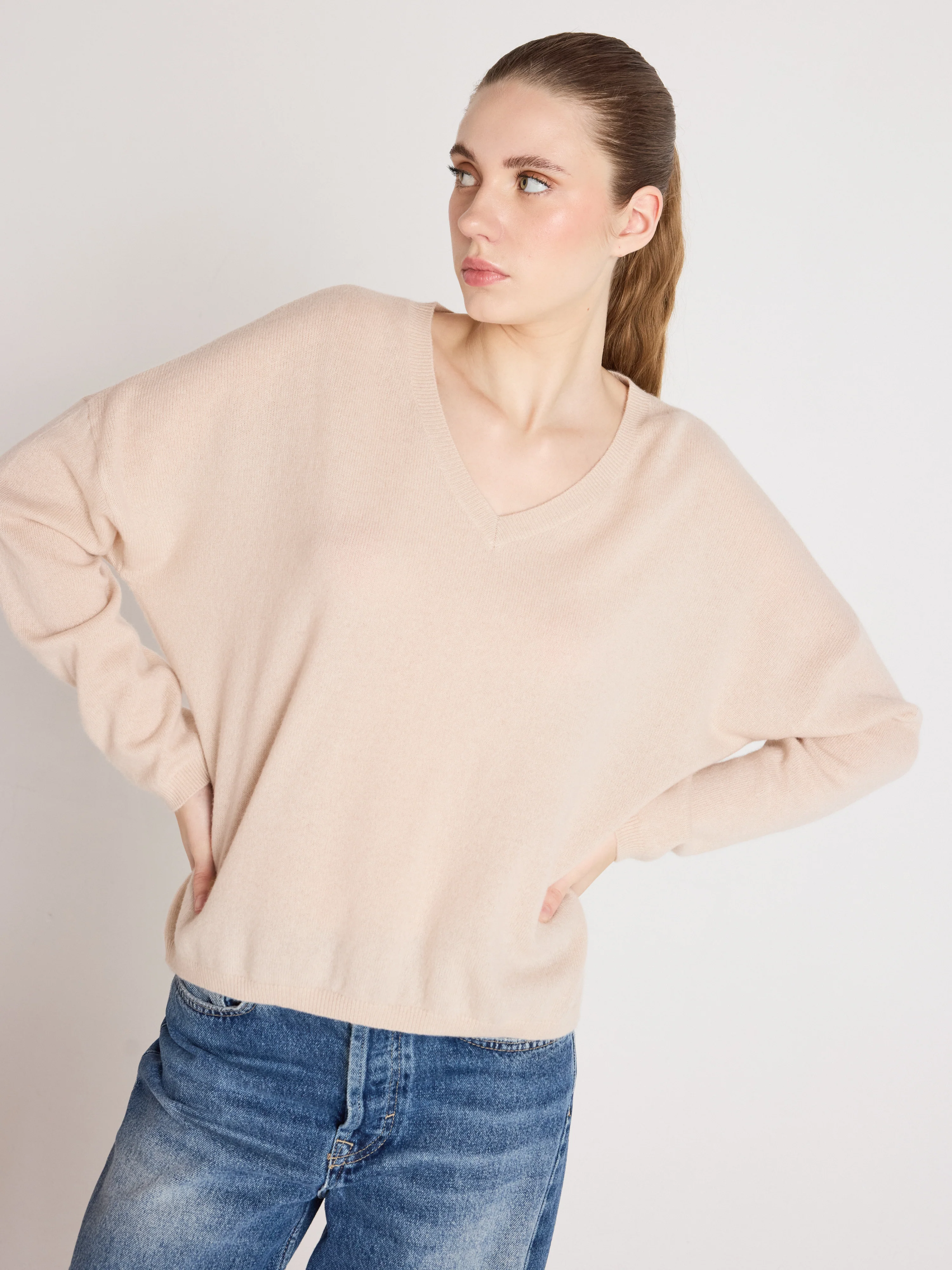 ABSOLUT CASHMERE V-Neck Sweater in Light Beige