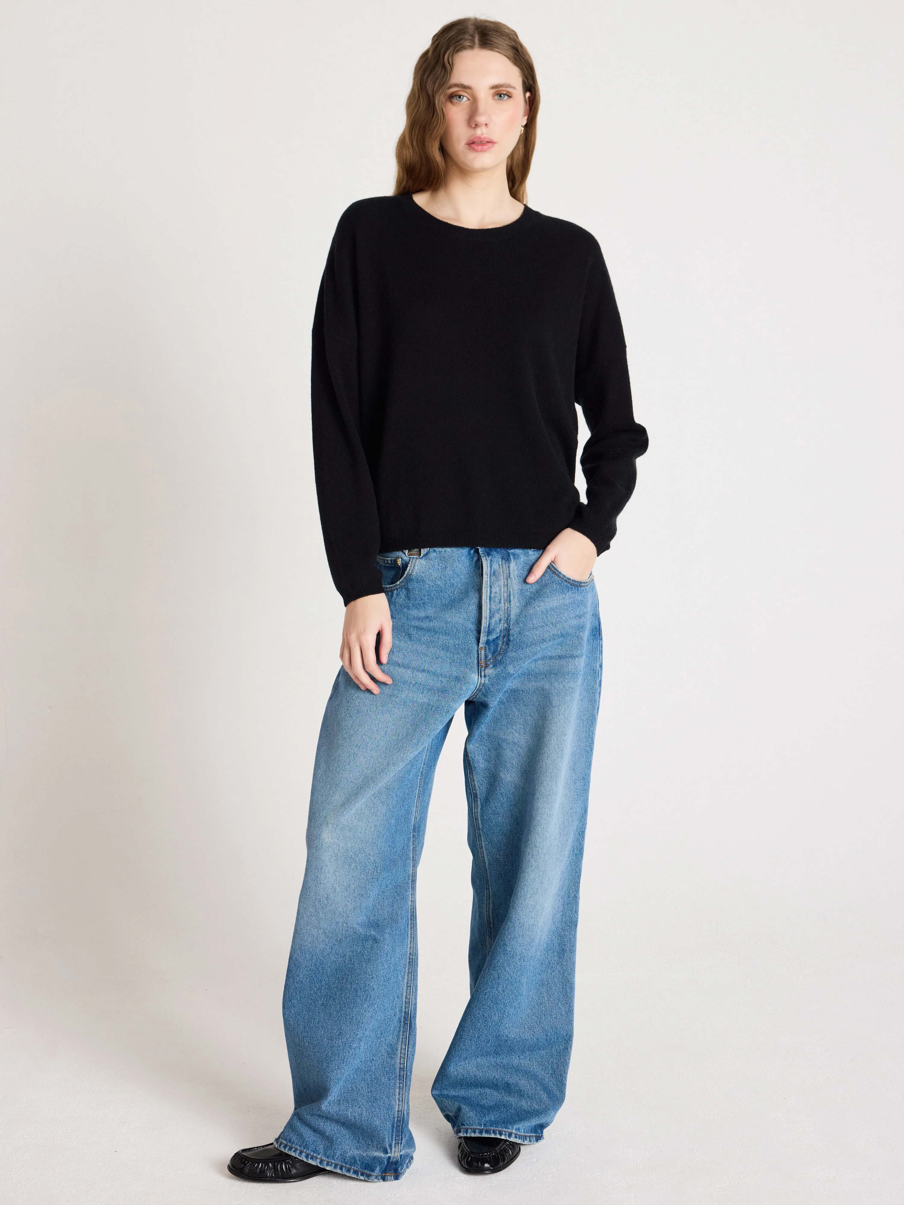 ABSOLUT CASHMERE Kaira Sweater in Black
