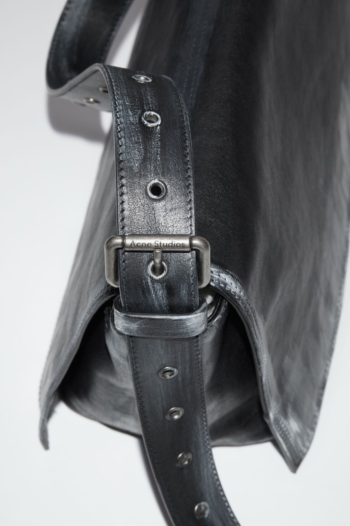ACNE STUDIOS Vintage Bag in Black