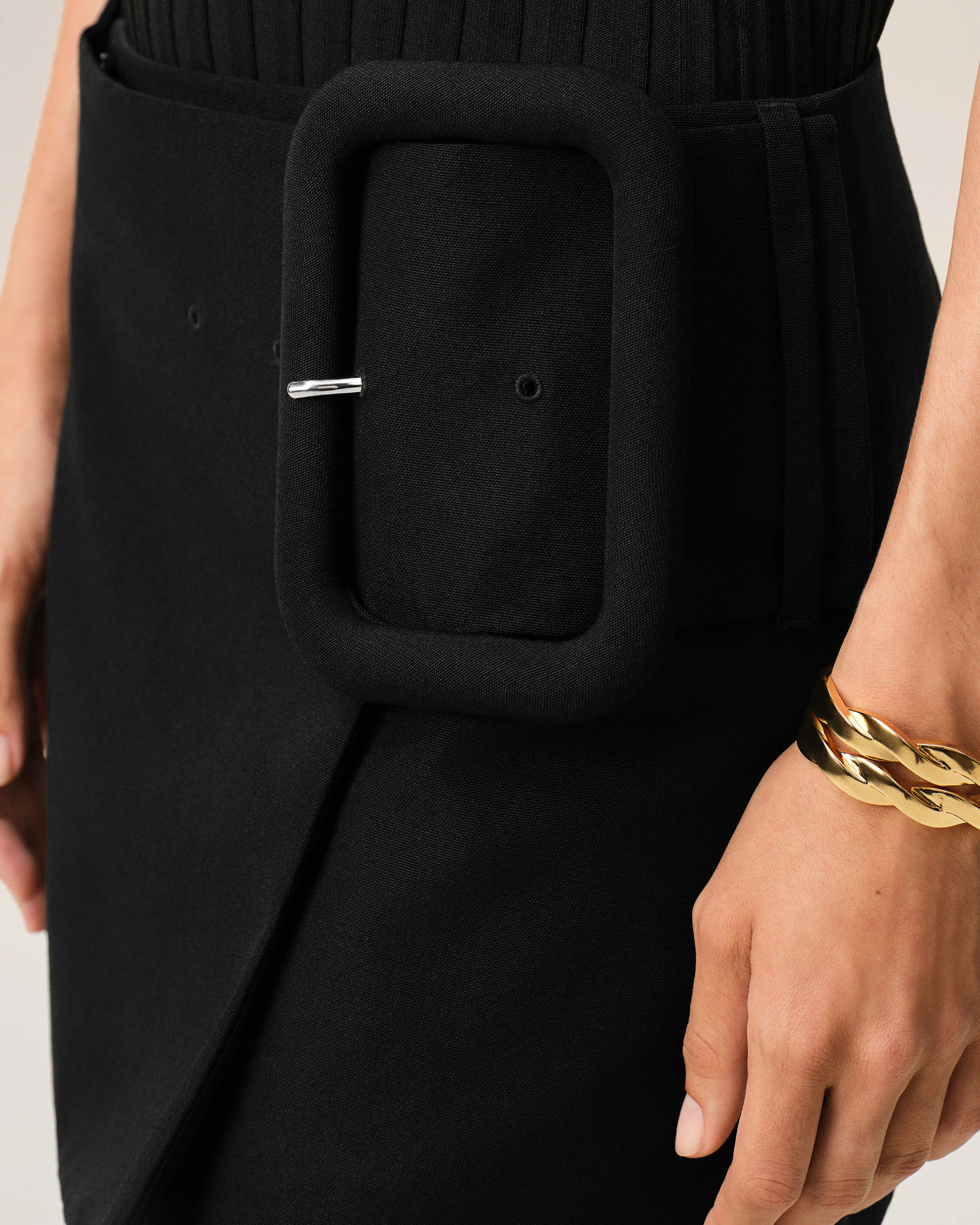 AMI PARIS Jupe Mini Buckle Skirt in Black