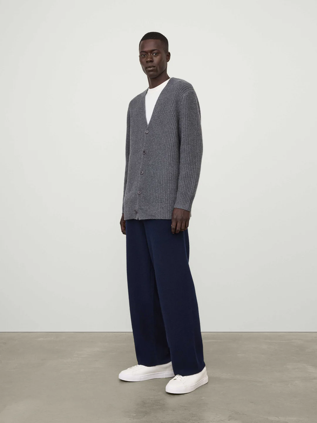 LISA YANG Leander Cashmere Cardigan in Graphite