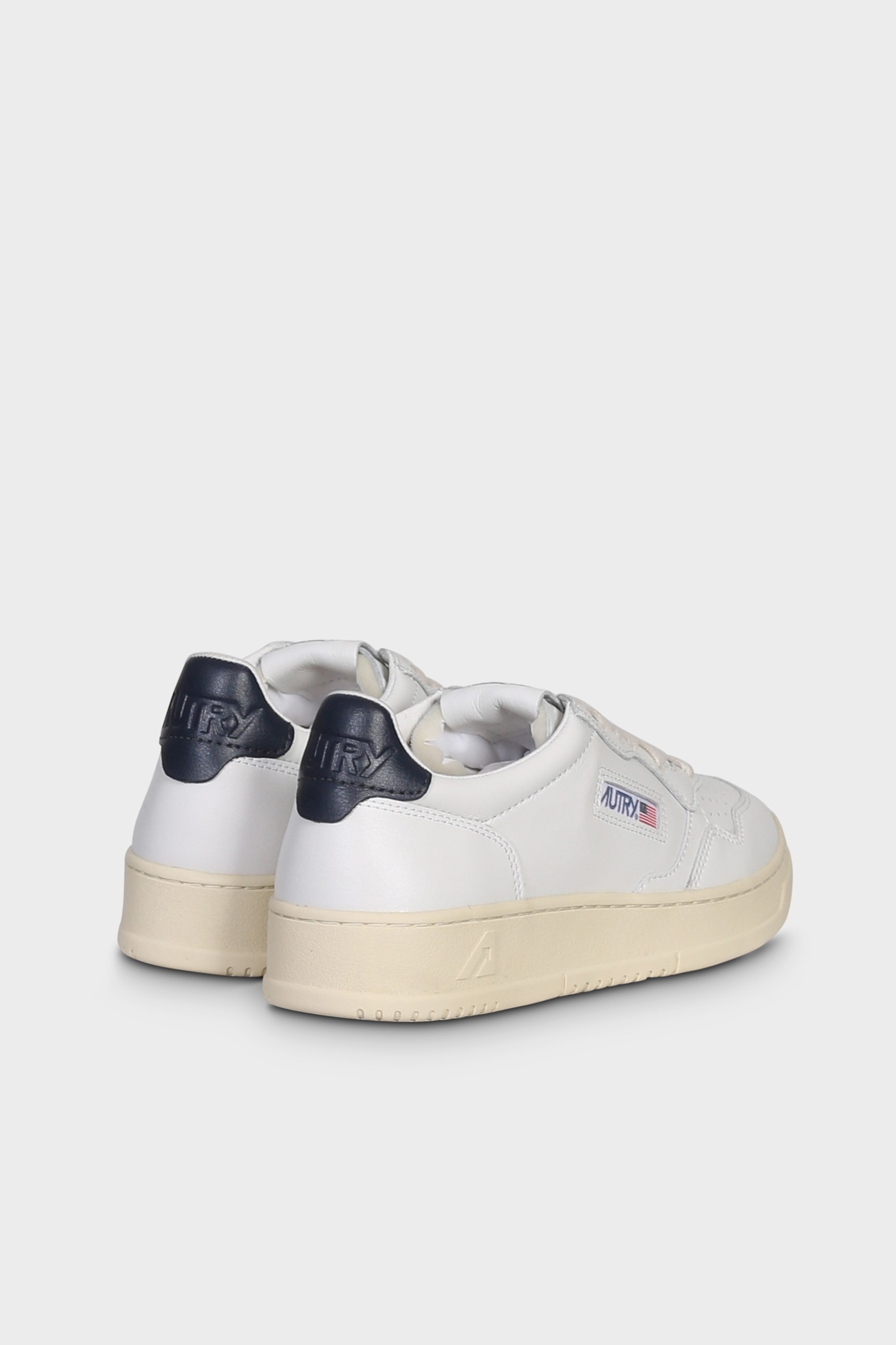 AUTRY ACTION SHOES Medalist Low Sneaker in White/Space 35