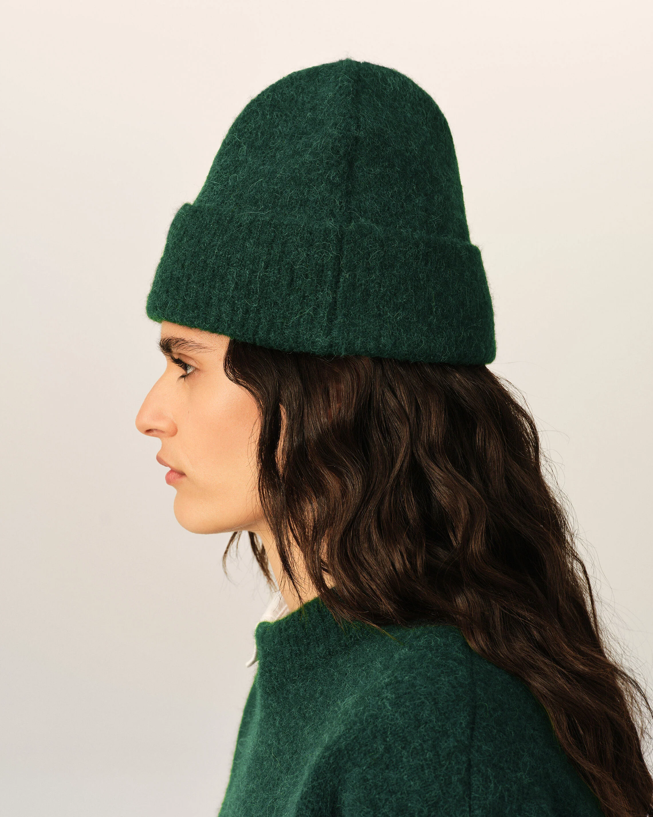 AMI PARIS de Coeur Beanie in Bottle Green / Off White
