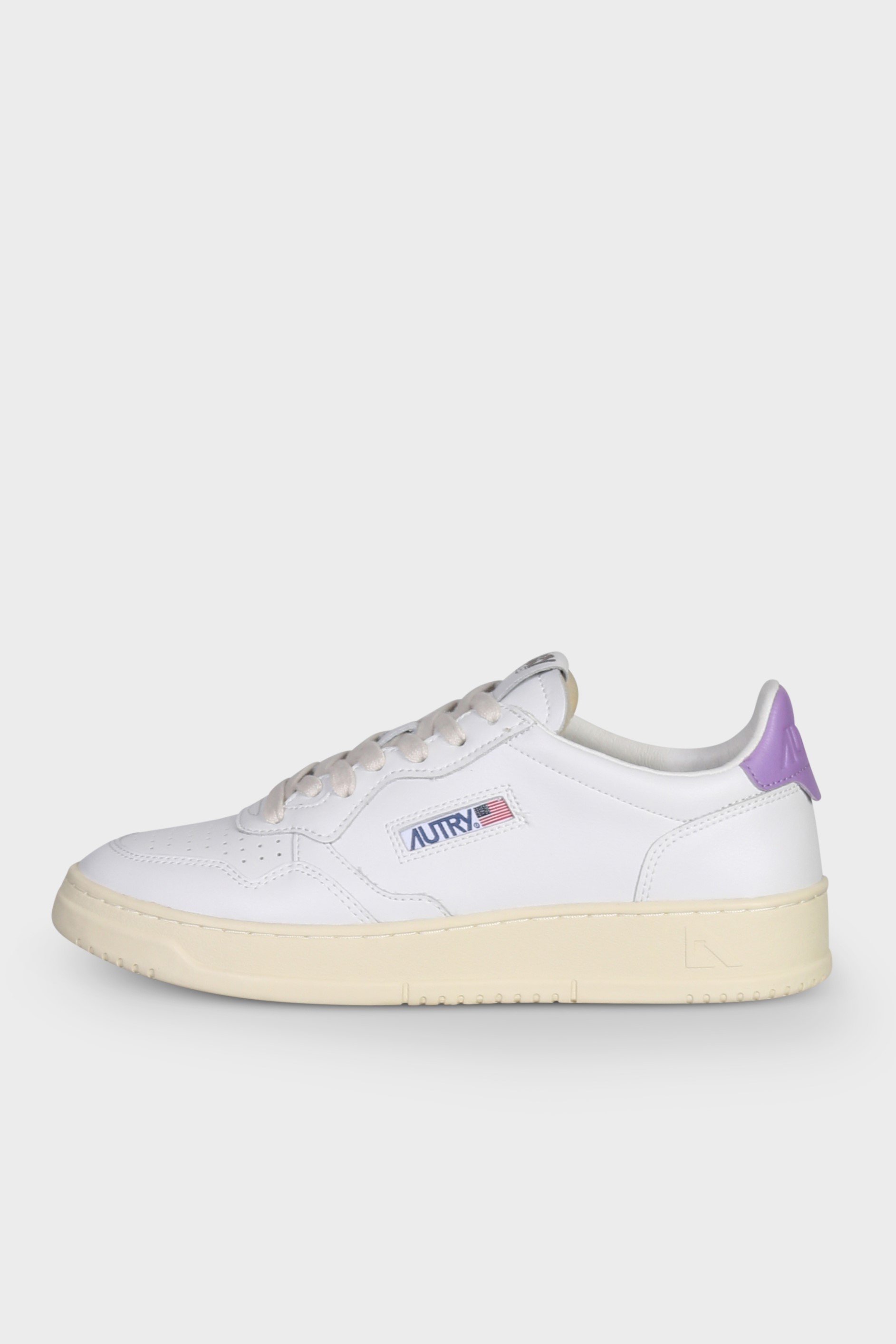 AUTRY ACTION SHOES Medalist Low Sneaker in White/Lavender AUTRY ACTION SHOES Medalist Low Sneaker in White/Lavender