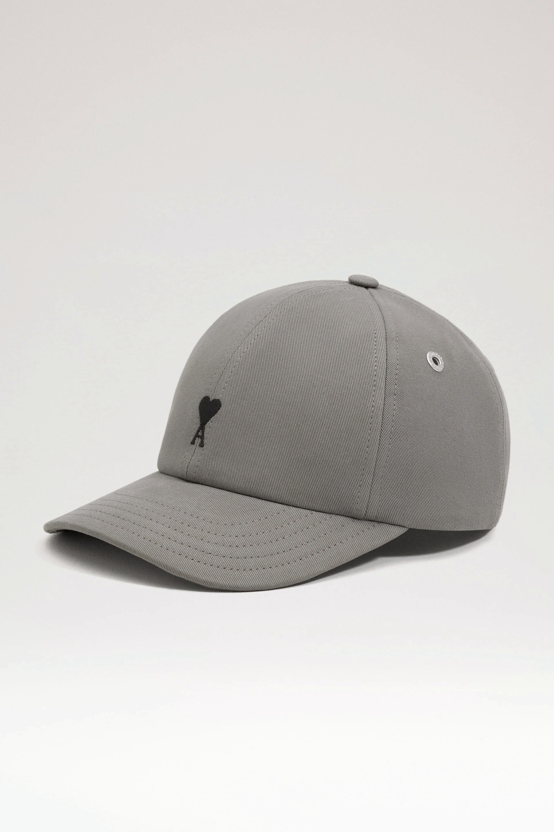 AMI PARIS de Coeur Cap in Carbon/Black