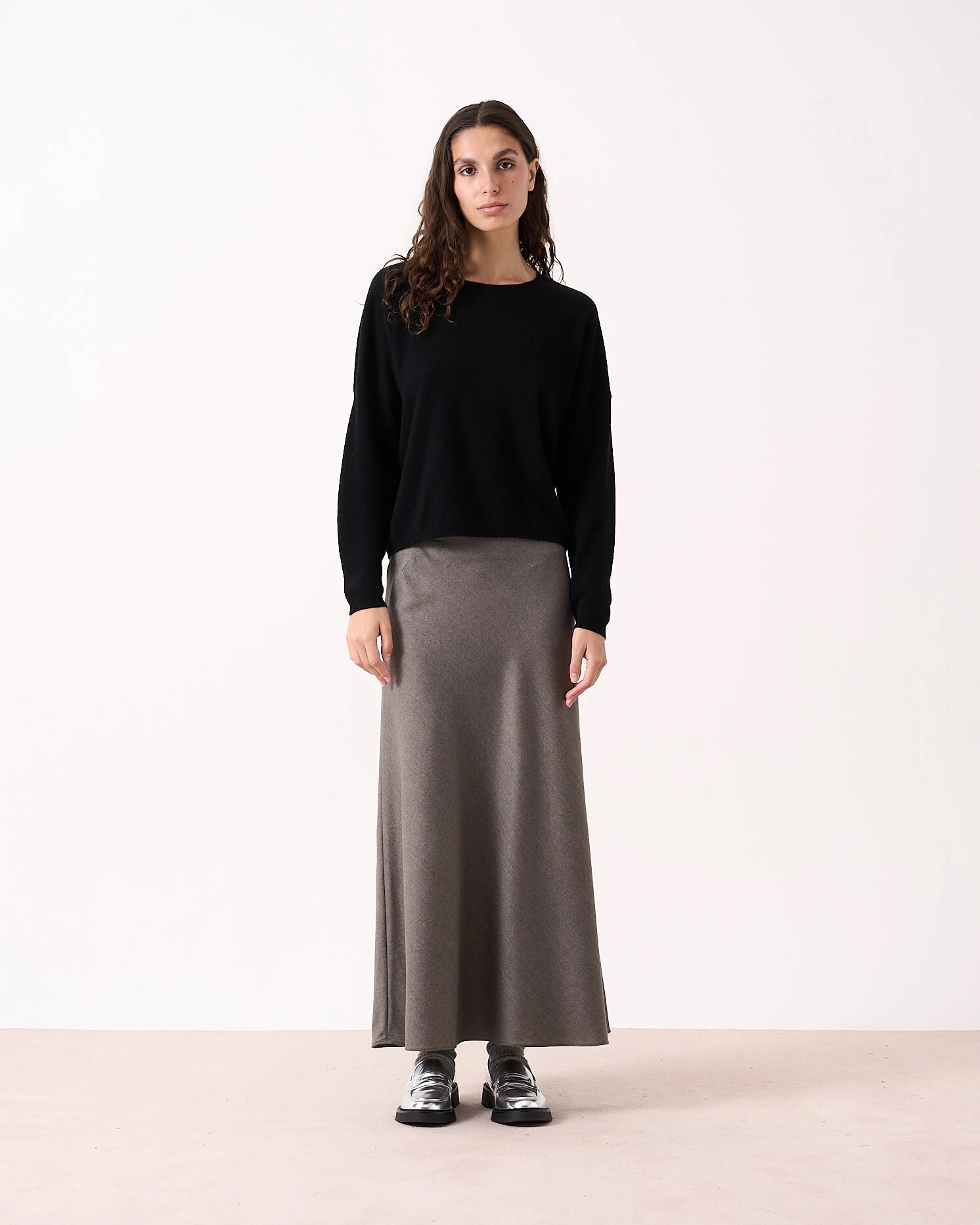 ABSOLUT CASHMERE Round Sweater in Black ABSOLUT CASHMERE Round Sweater in Black